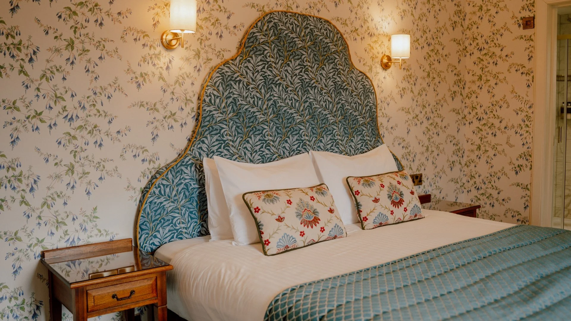 ATHOLL-PALACE-HOTEL-312-JUNOR-SUITE-12.jpg