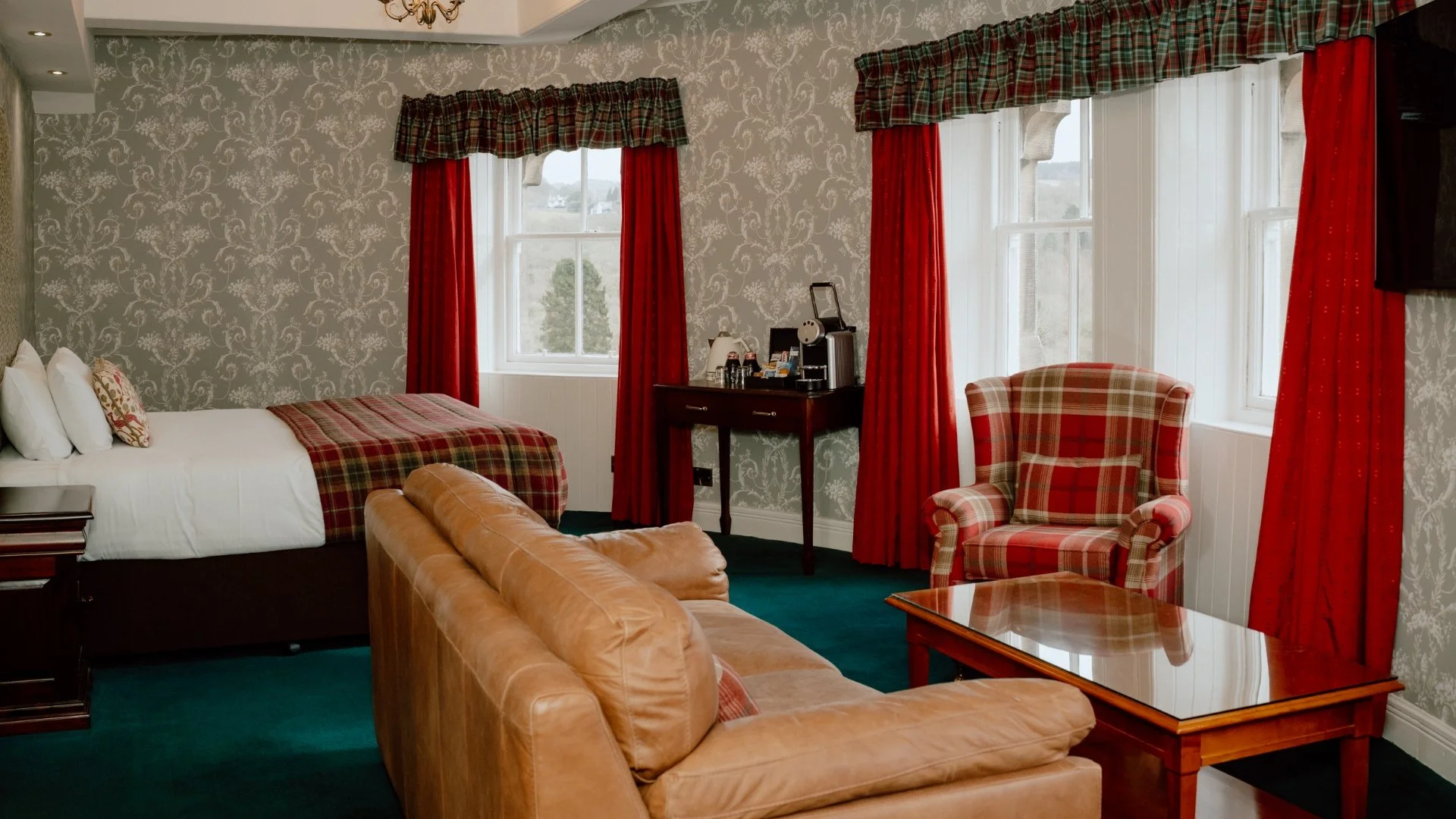 ATHOLL-PALACE-HOTEL-315-JUNOR-SUITE-17.jpg