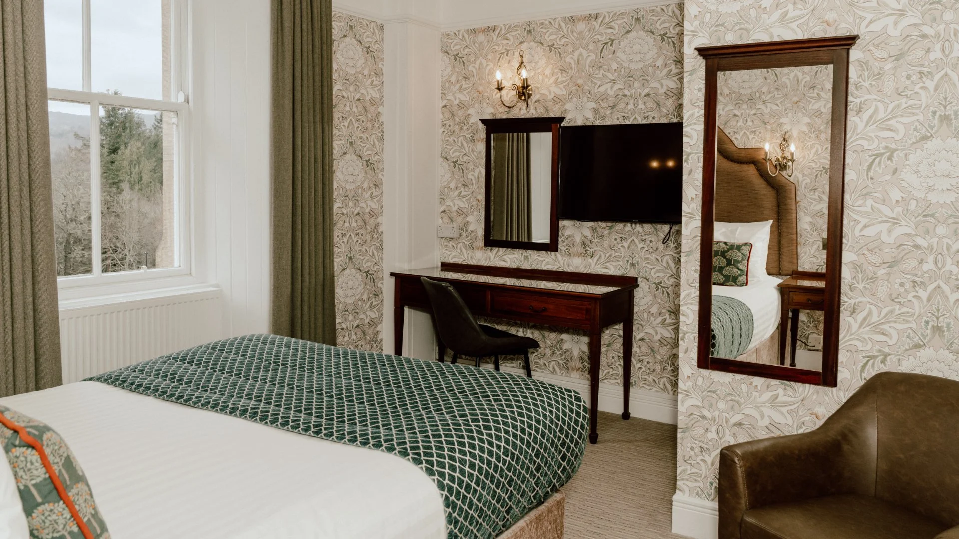 ATHOLL-PALACE-HOTEL-CLASSIC-DOUBLE-ROOM-212-1-1.jpg