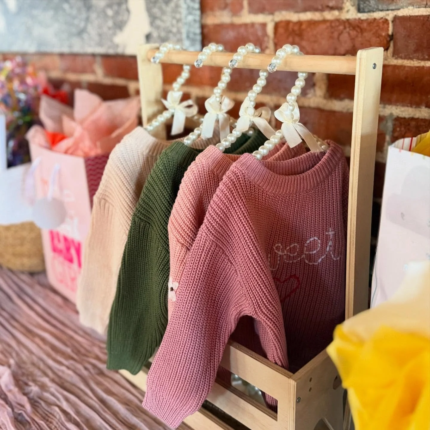 our latest debut 💁&zwj;♀️🫶🏼❤️ 
&bull;
&bull;
#stitching #custommade #supportsmallbusiness #knitsweater #baby #babyshower