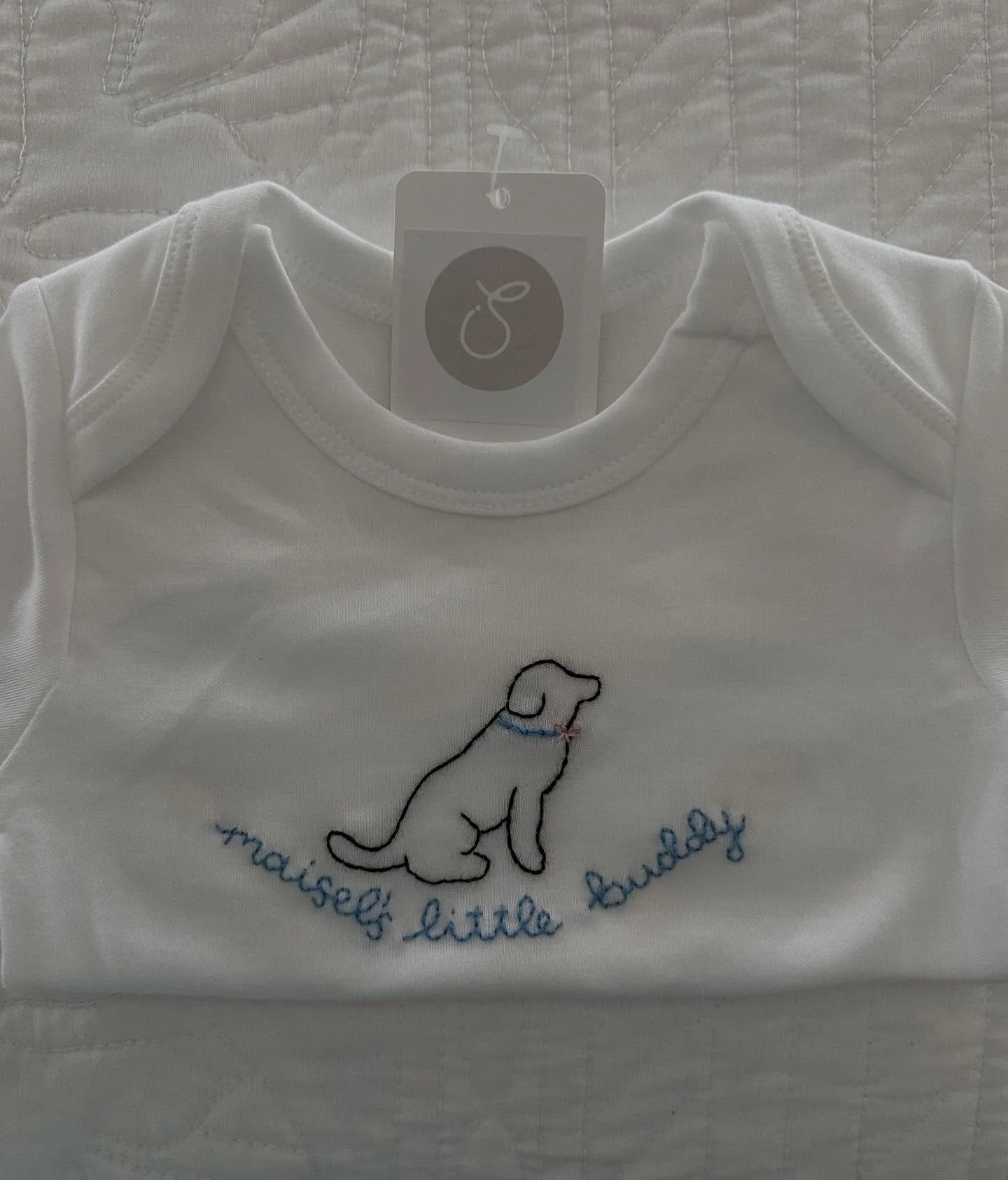 I meannnnn 🐾👶🏼🩵it&rsquo;s too muchhhh 
&bull;
&bull;
#custommade #custombabyclothes #custombabygifts. #i #am #obsessed #dogstyle #puppylove #stitch #handstitch
