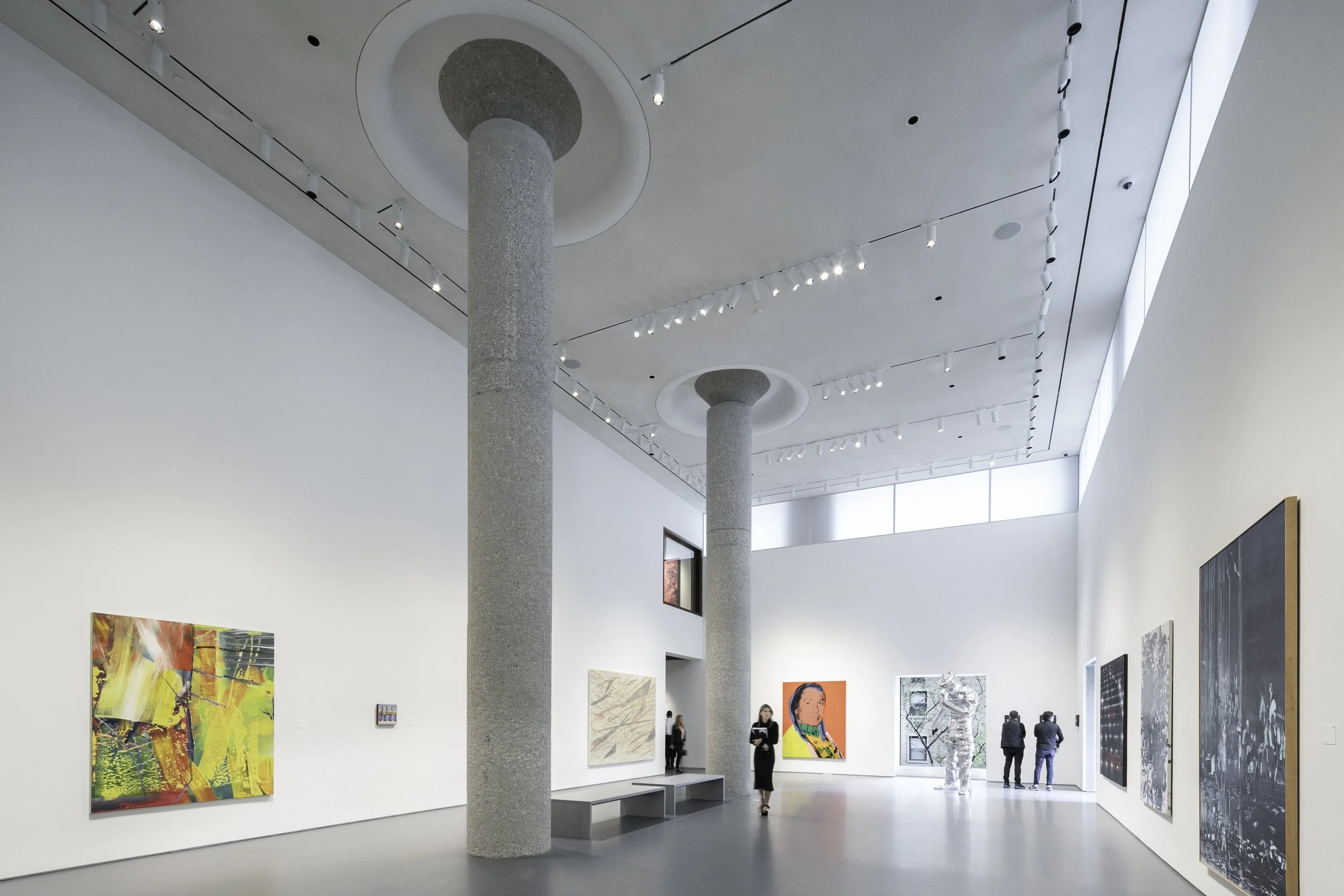 Int. Auction House Gallery