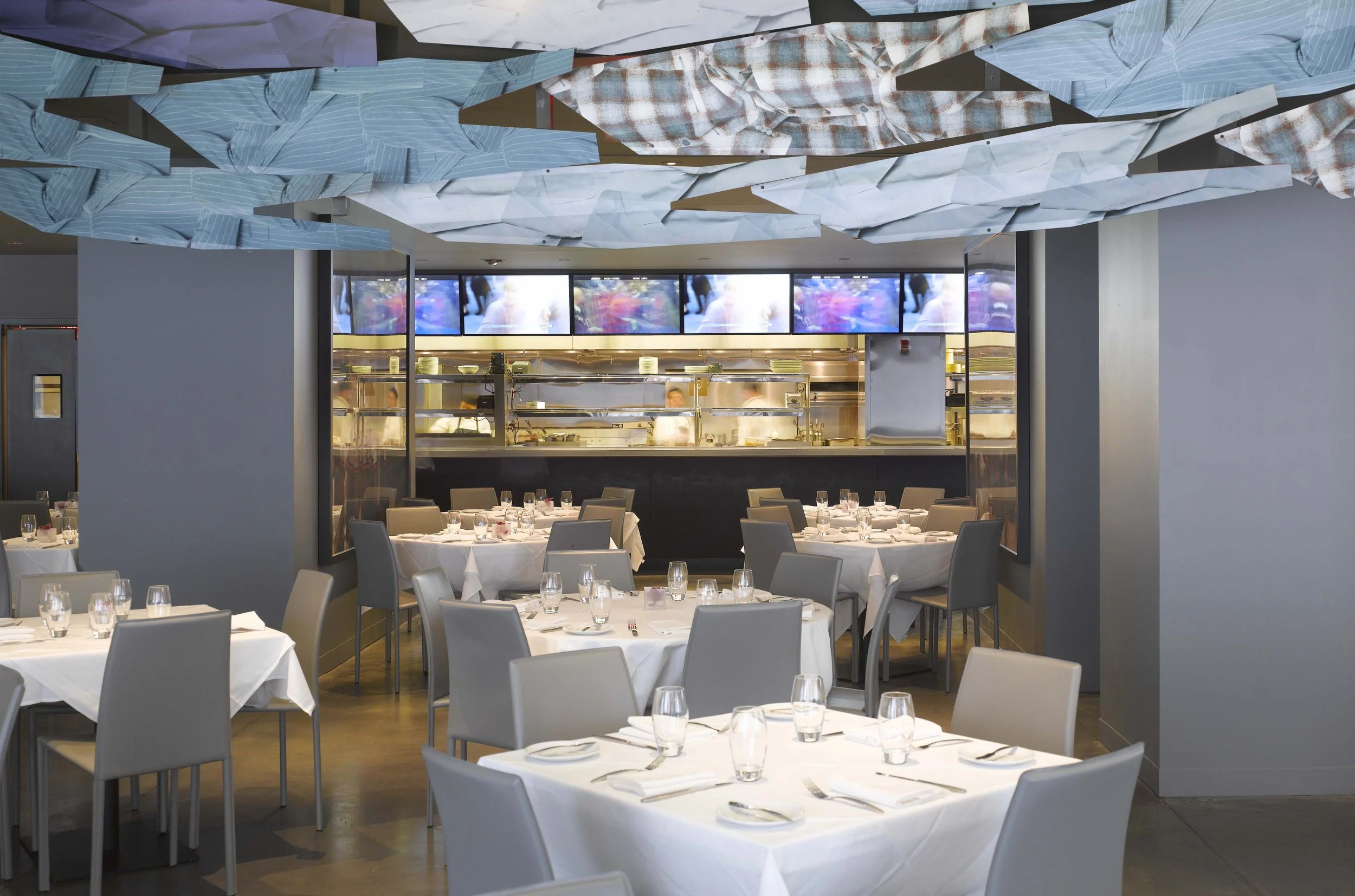 Int. High End Restaurant Open Kitchen