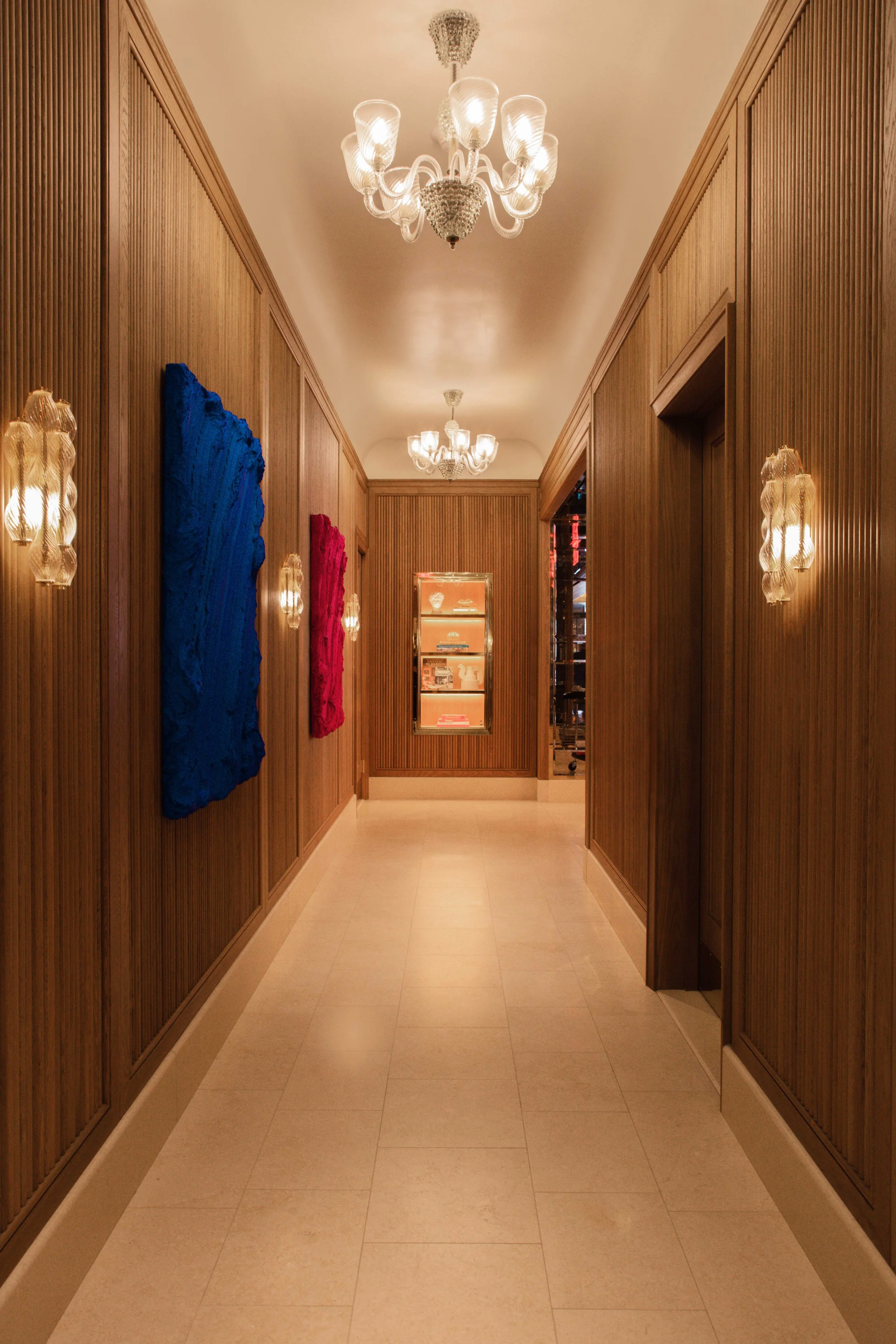 Int. Hotel Corridor