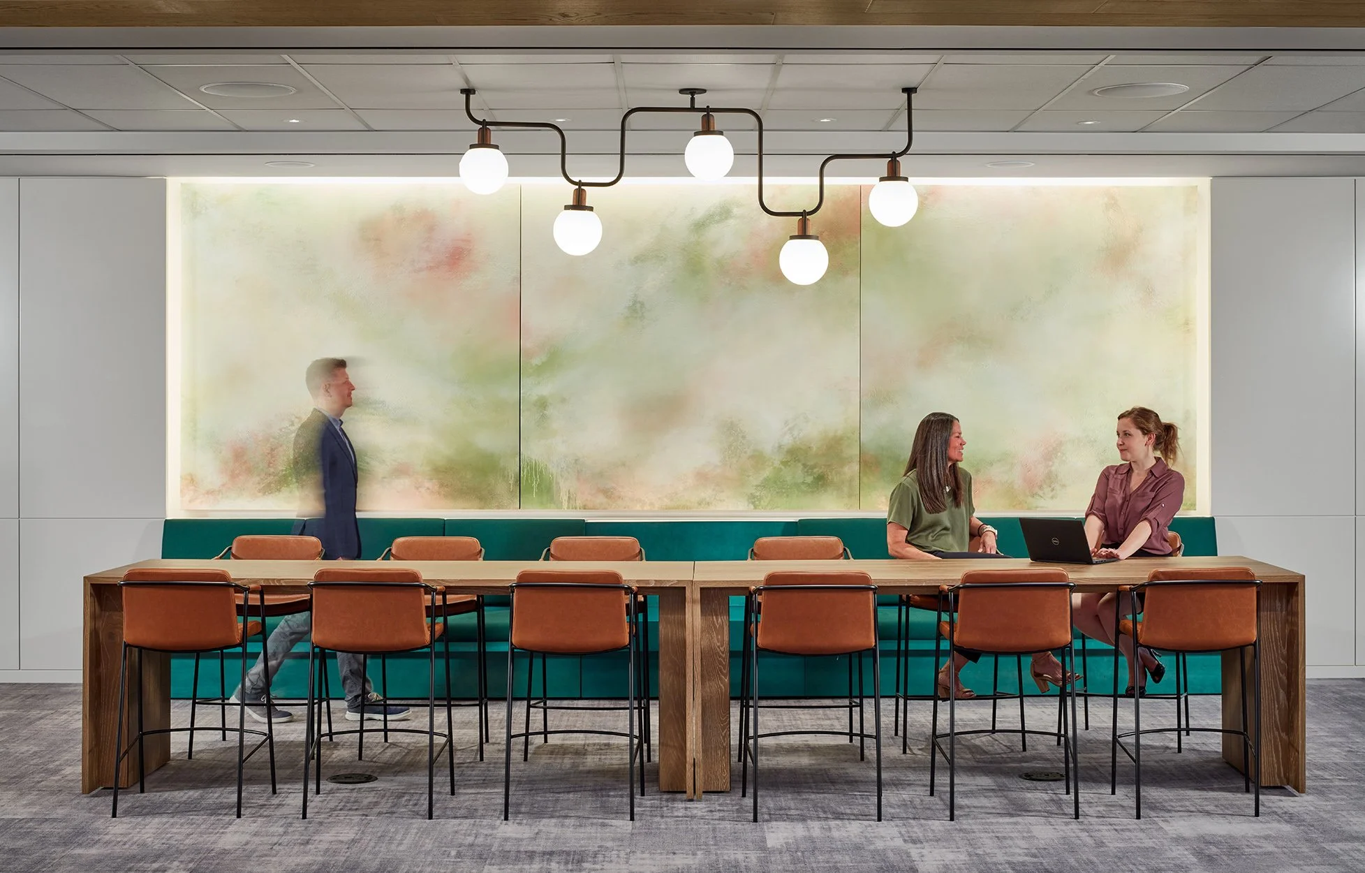 Int. Dining/Meeting Area