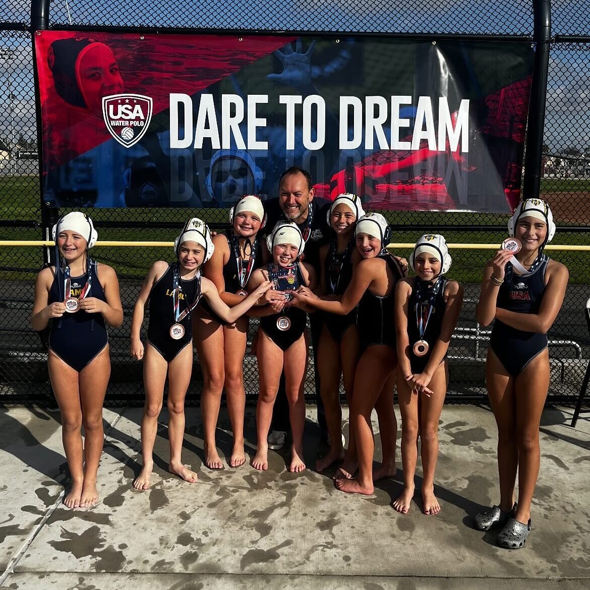 10U Gold Girls team locking up some hardware at Dare to Dream! Congratulations LAMO! 🥉