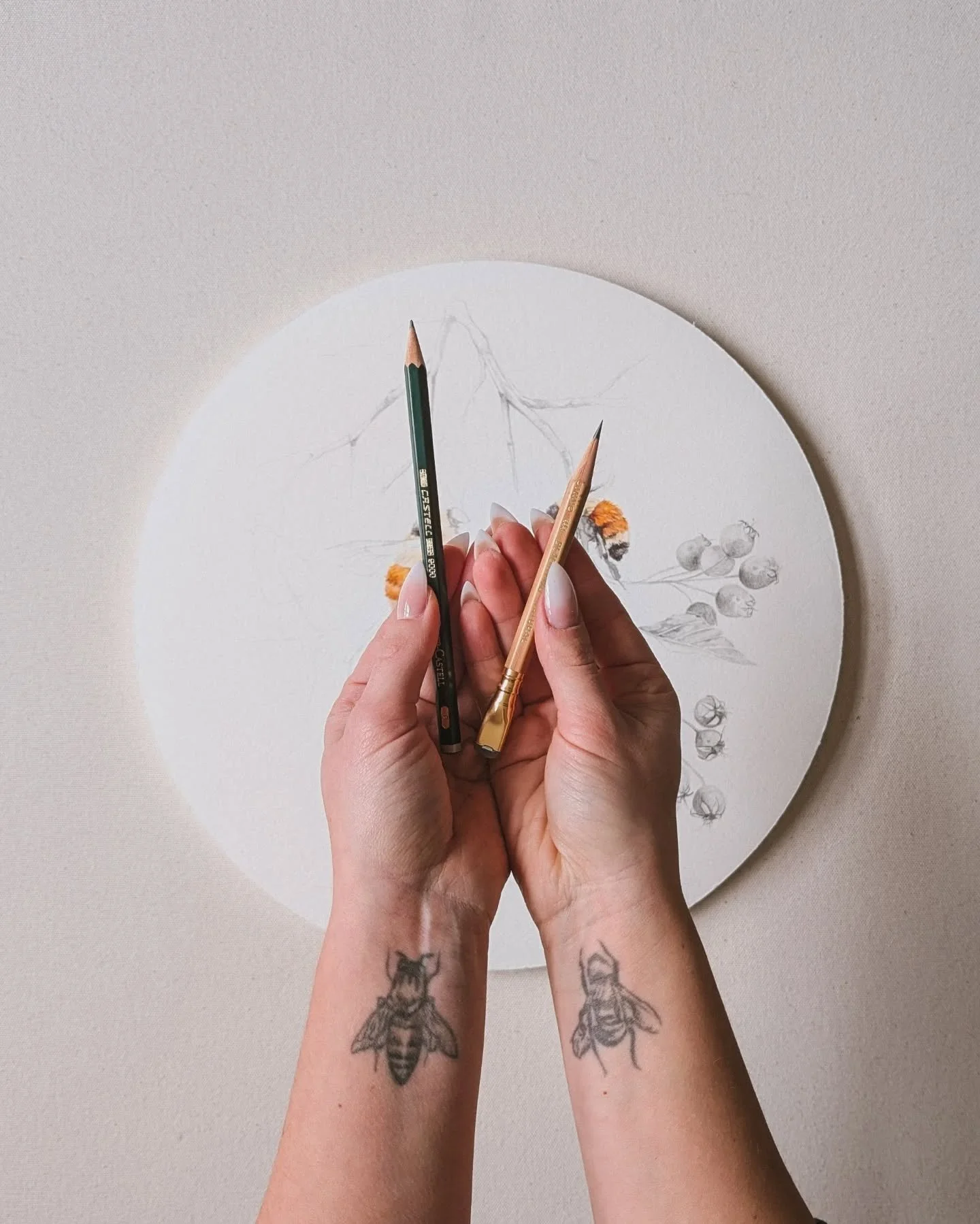 I'm in the home stretch of completing this season's commissions! I thank each and every one of you that chose me to paint your loved ones this year.
💚
New ideas/work are brewing on the back burner in the studio and I can't wait to get to work on the