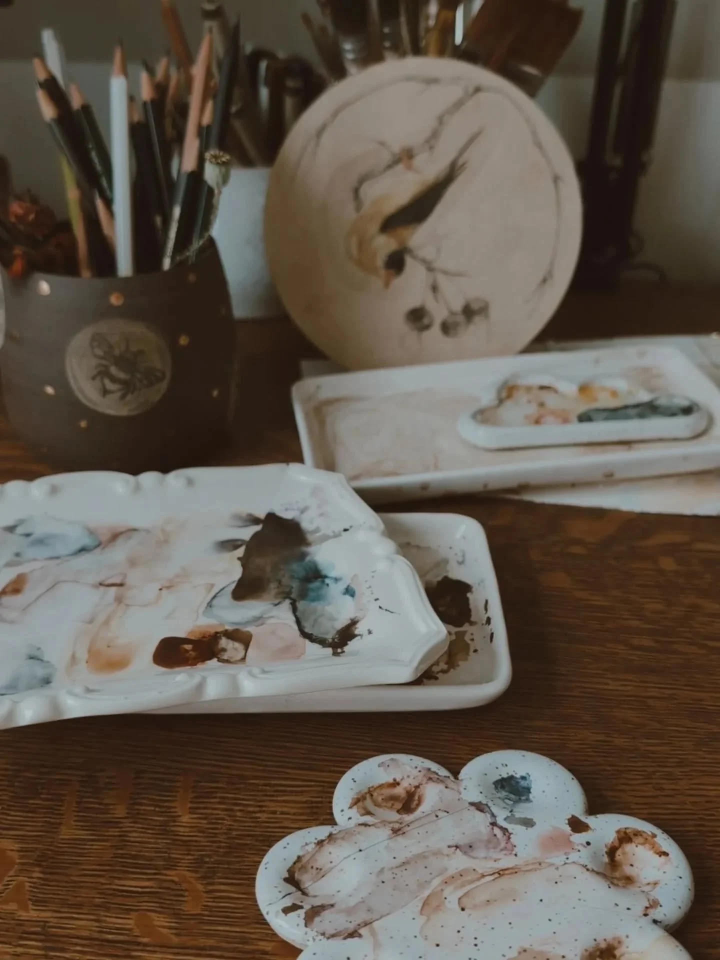 Studio vibes lately:
Birds/bees/life/death/nature/vintage/moody.
The smell of beeswax,
Just the way I like it.