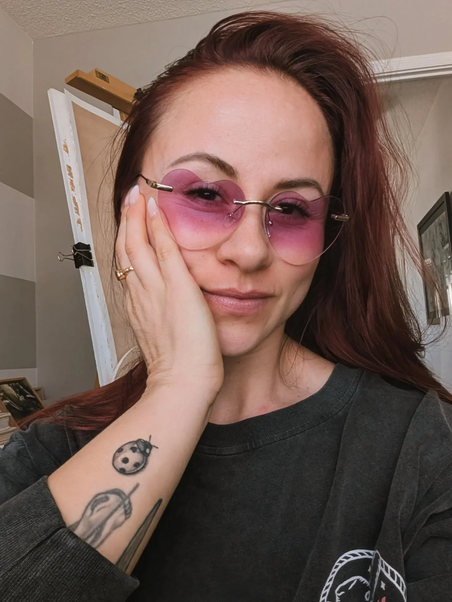 Hey hi hello!
It's that time again where I show my face.
Looking through coloured lenses.
.
I've been deep in work mode in the studio.
This doesn't mean I'm always productive, but I'm finding ways to play and let go a little bit in my practice.
Hope 