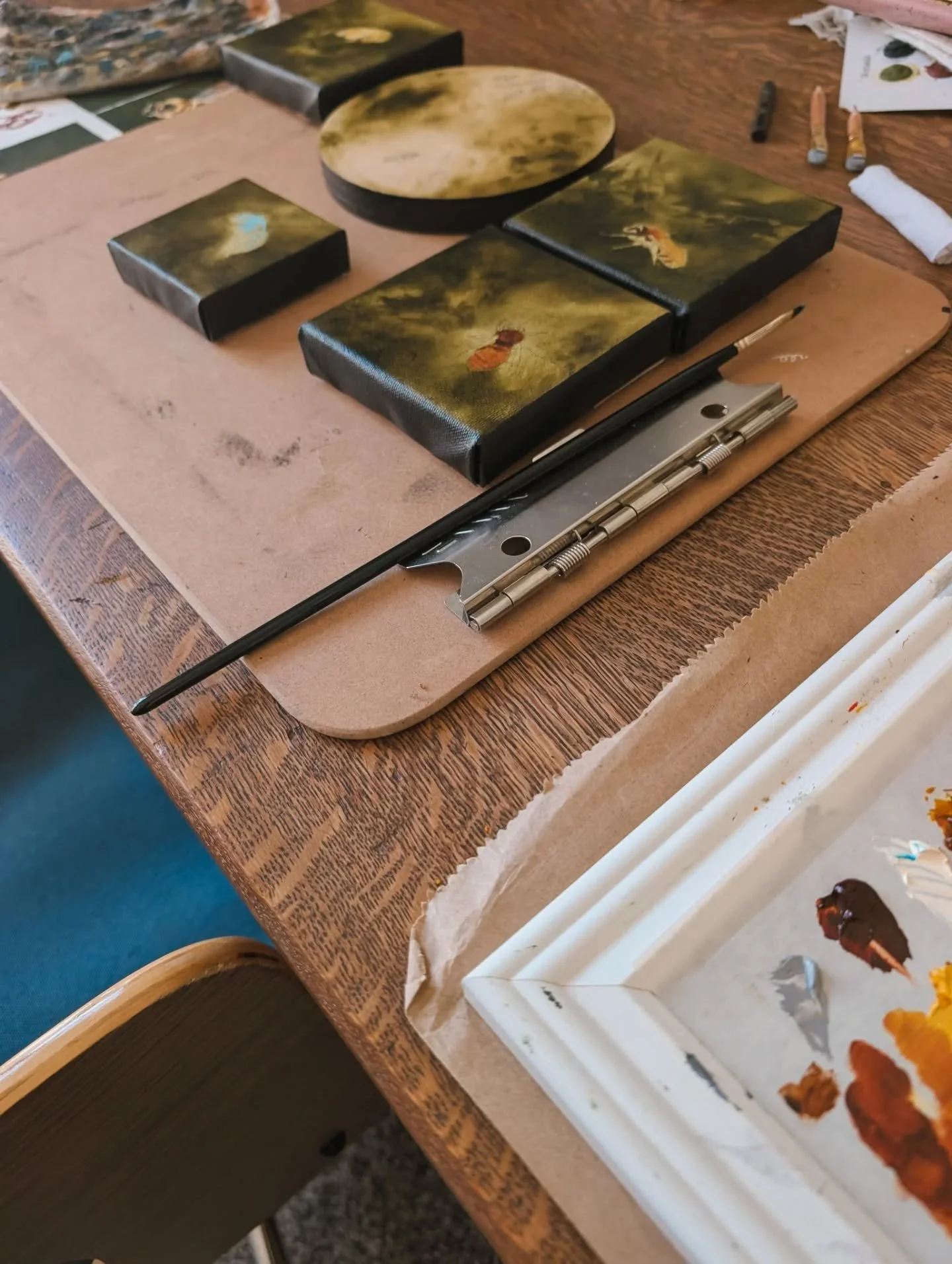 Studio snapshots.
Busy creating.
🖌️