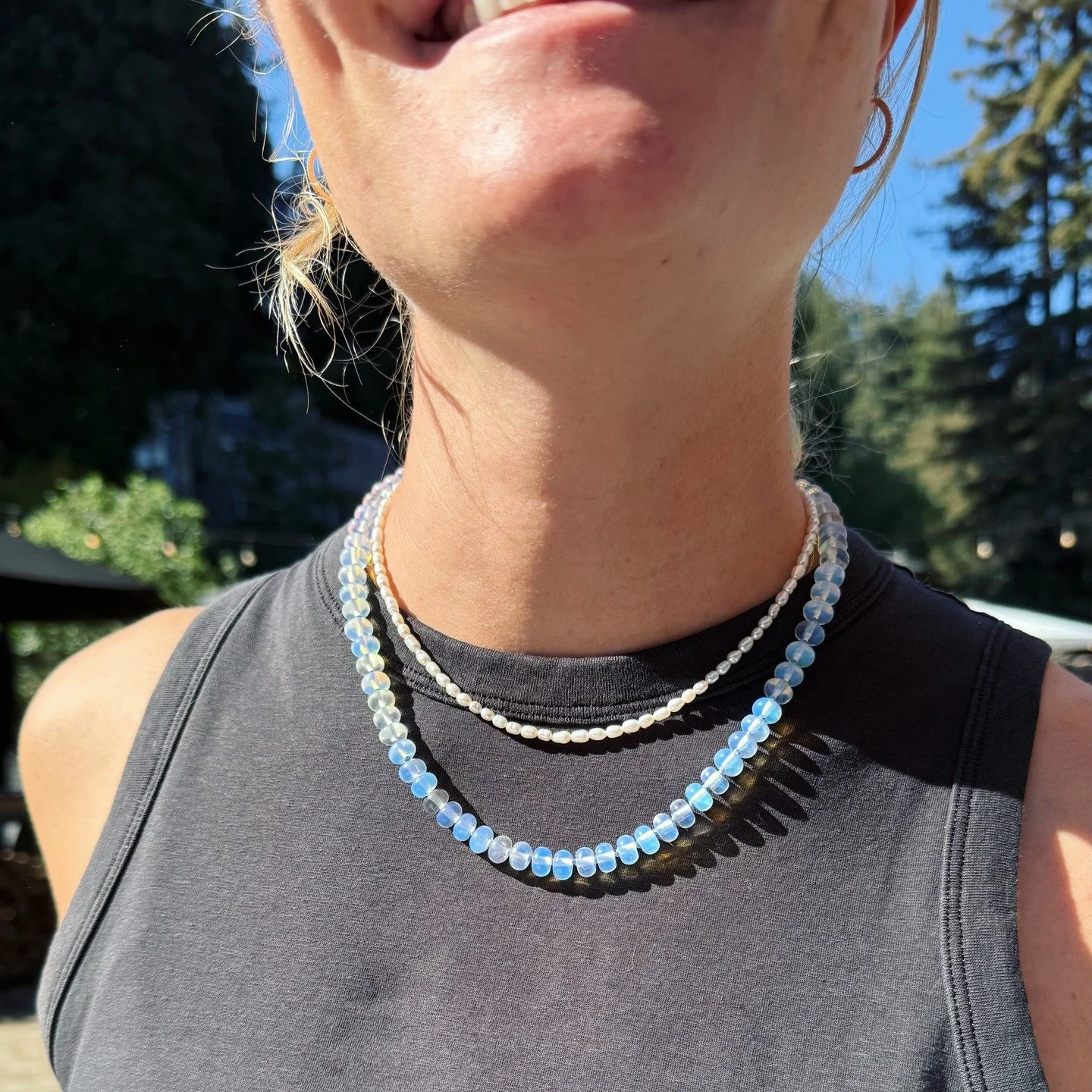 Petite oval mother of pearl necklace. 16" long

#motherofpearl #pearlnecklace #ovalpearls #ovalpearlnecklace #everydayjewelry