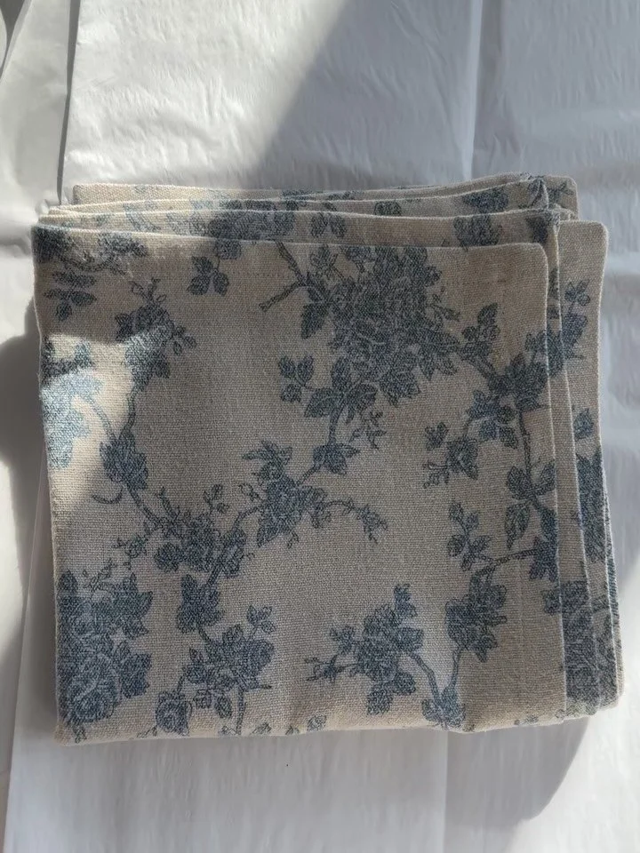 More napkins from this year! I thrifted this fabric at @savers_thrift and made some napkins for a friend 💙

#homesewing