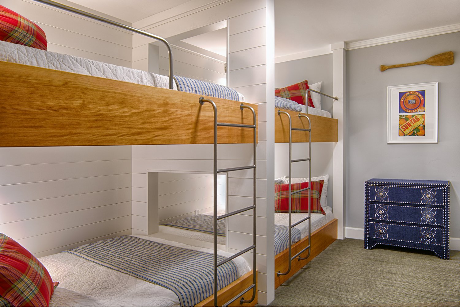  Bedroom with four built-in bunkbeds.  