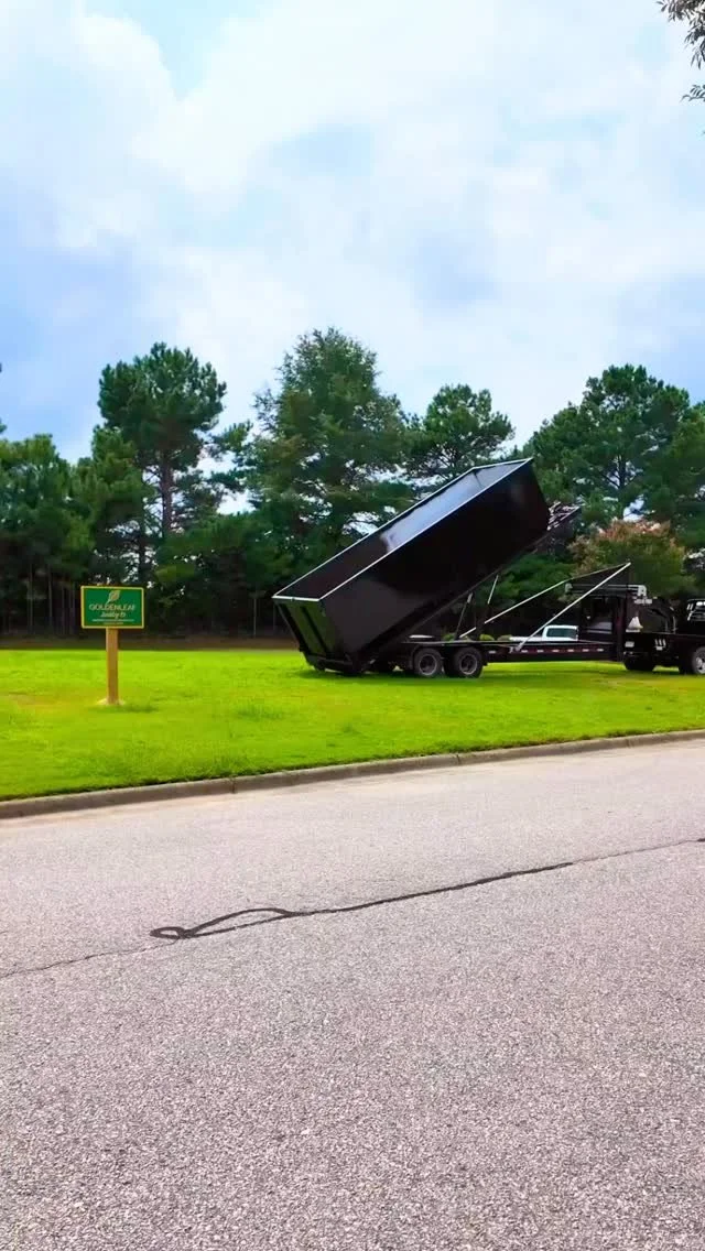 South Meade Lot 12 is about to rock 🤘
Big thanks to @dumpsterworx for keeping our sites clean and build-ready. We’re proud to partner with local pros who make projects like this run smooth.
.
.
.
.
#GoldenLeafBuildingCo #customhome #homebuil