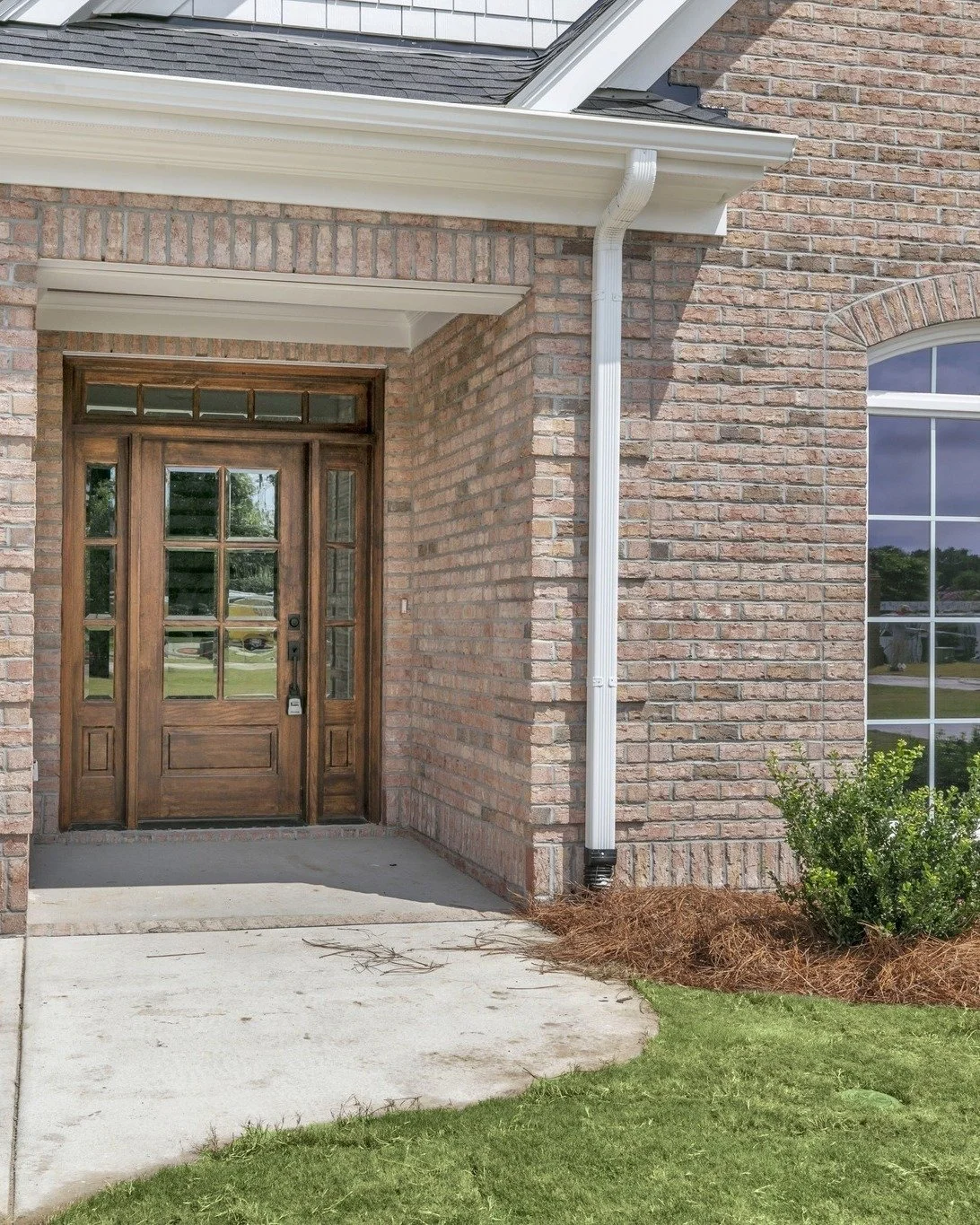 Closing day! Keys, smiles, and a little GoldenLeaf welcome. Congrats to our newest Eagle Farm homeowners!
One luxury townhome is still up for grabs. Who's moving in next? 🏡
.
.
.
.
#GoldenLeafBuildingCo #customhome #homebuilder #newhome #DesignDe