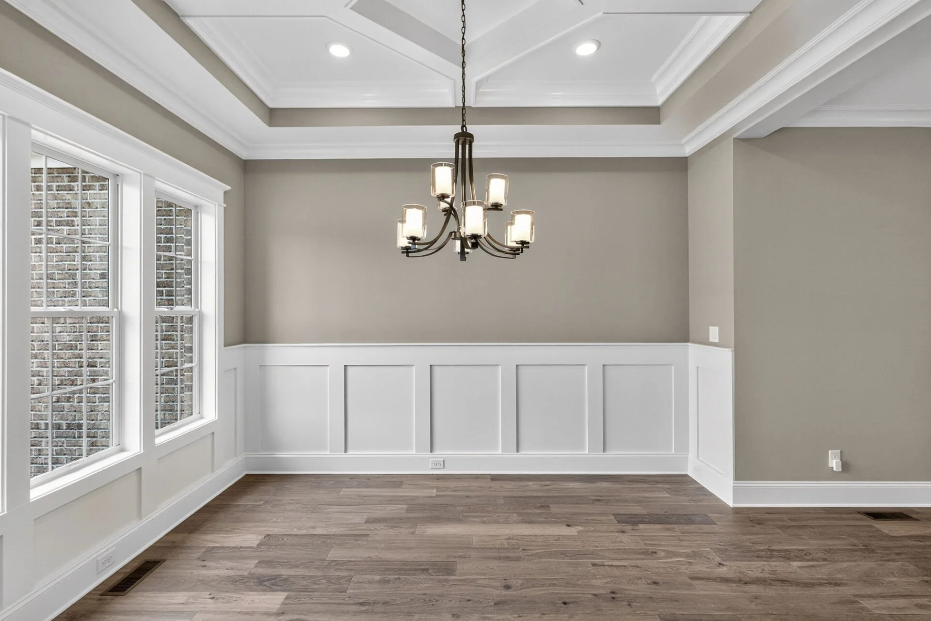 005-1920x1080-dining-room.jpg