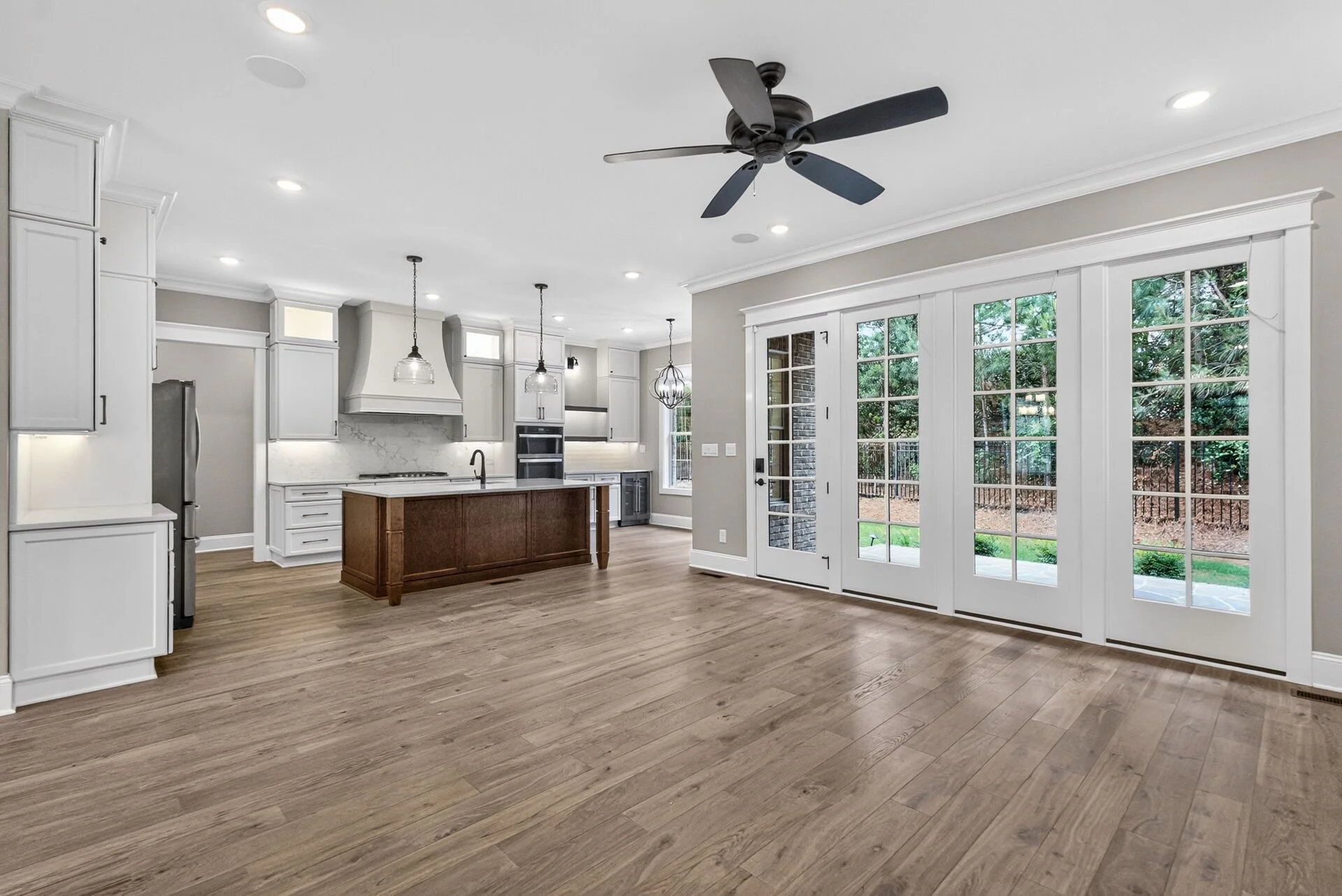 010-1920x1080-family-room.jpg