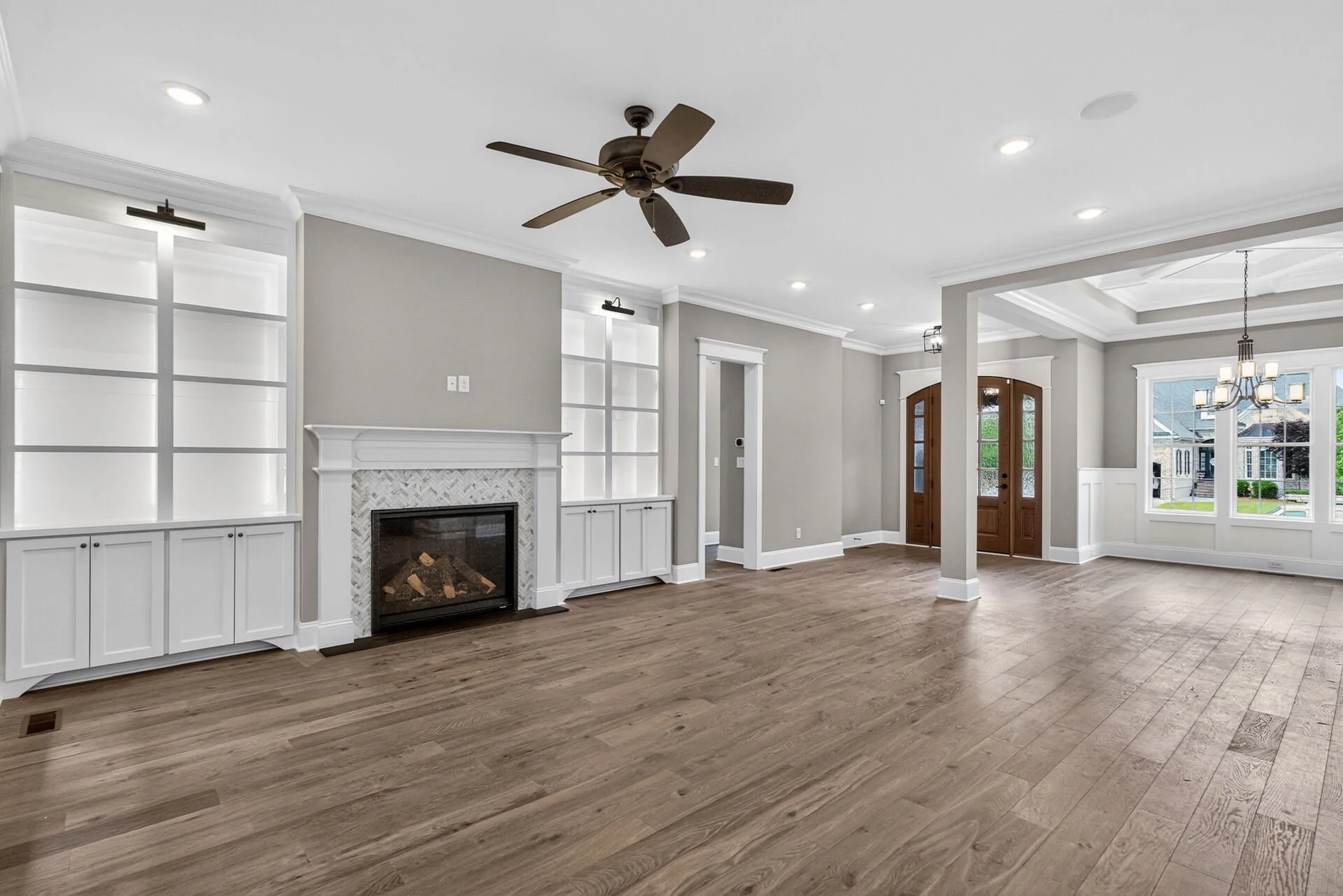 013-1920x1080-family-room.jpg