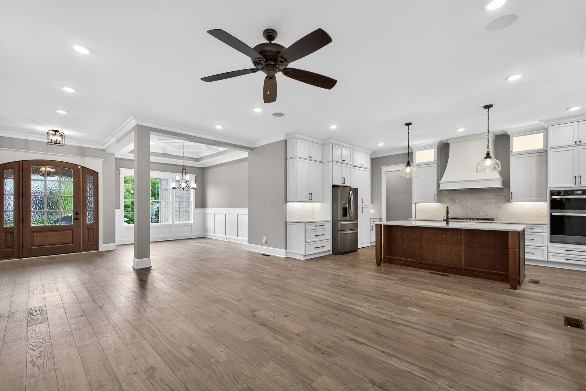 014-1920x1080-family-room.jpg