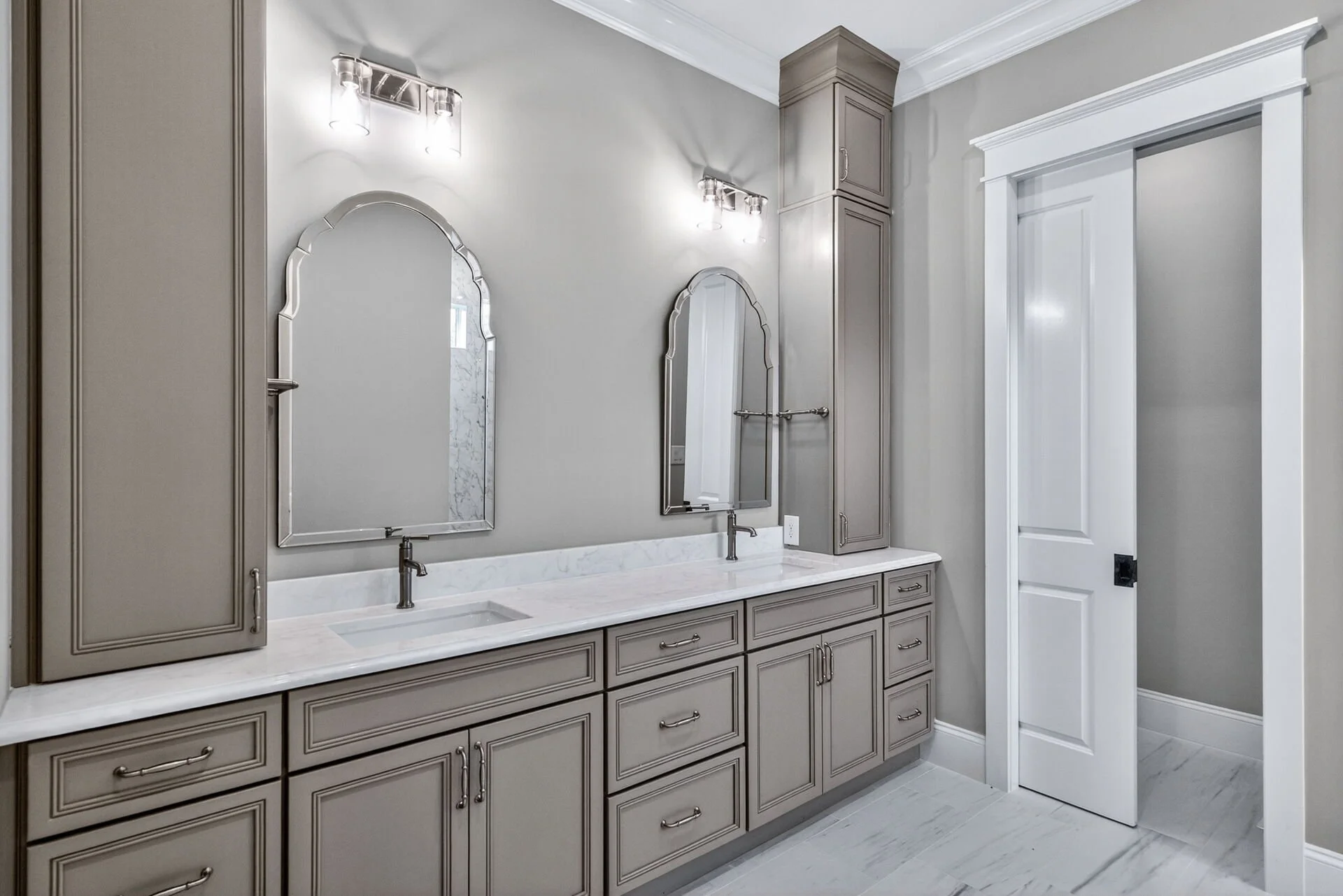 028-1920x1080-primary-bath.jpg