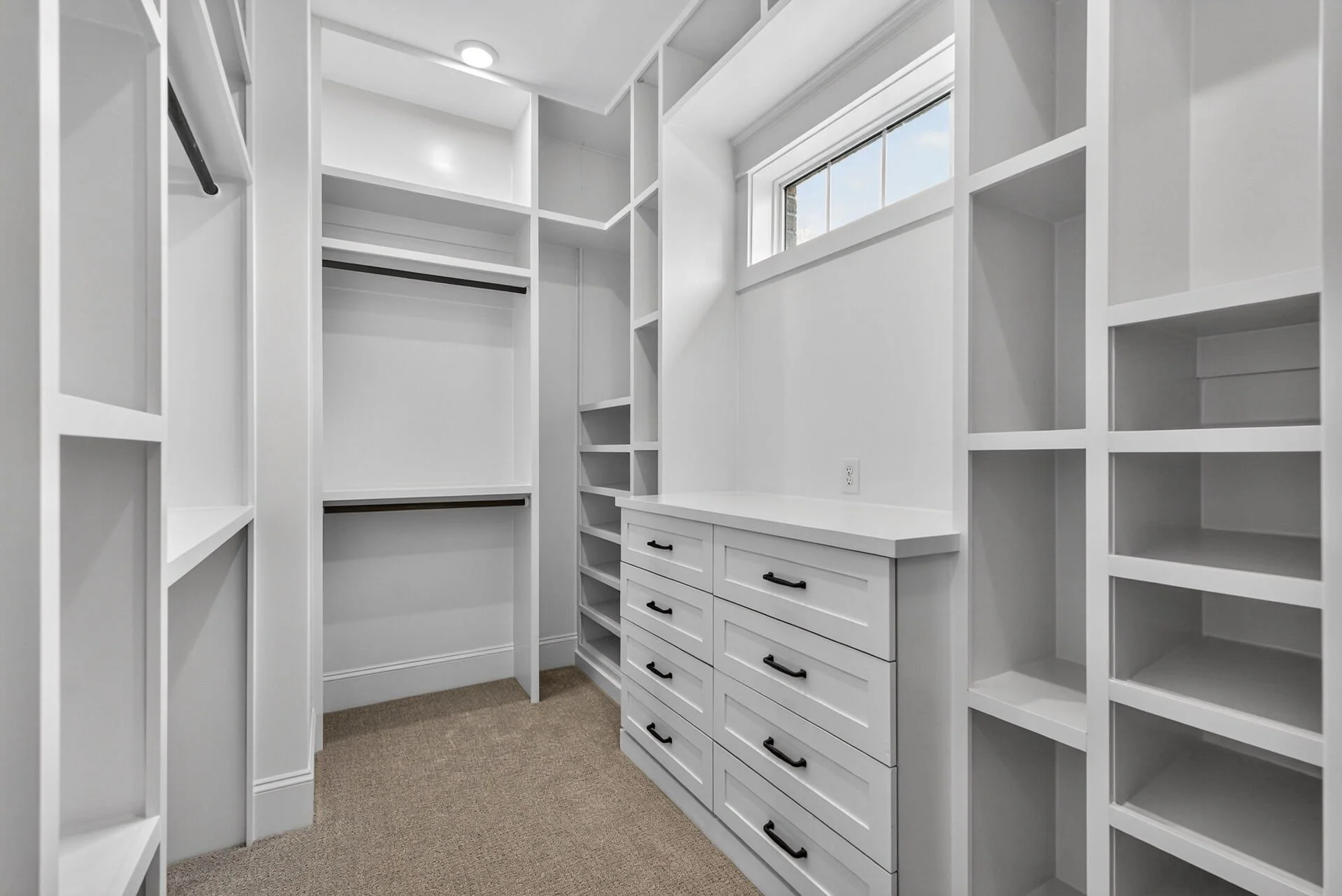 031-1920x1080-primary-closet.jpg