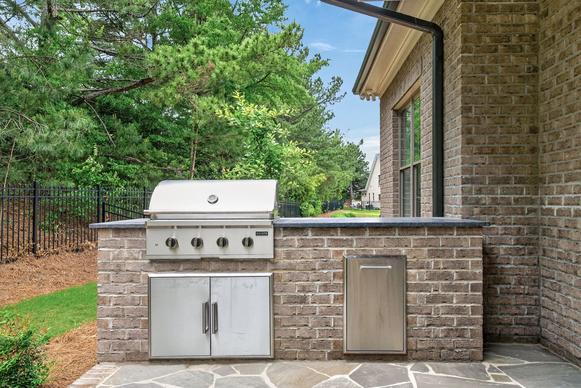 044-1920x1080-patio.jpg