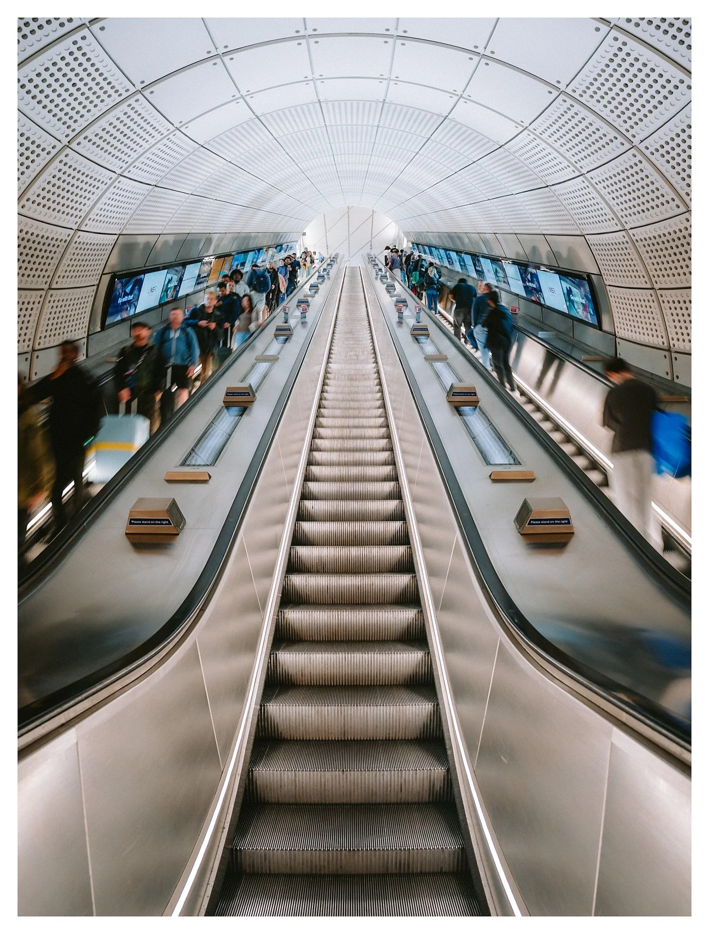 Farringdon Station, London.

#london #thetube #farringdon #uk