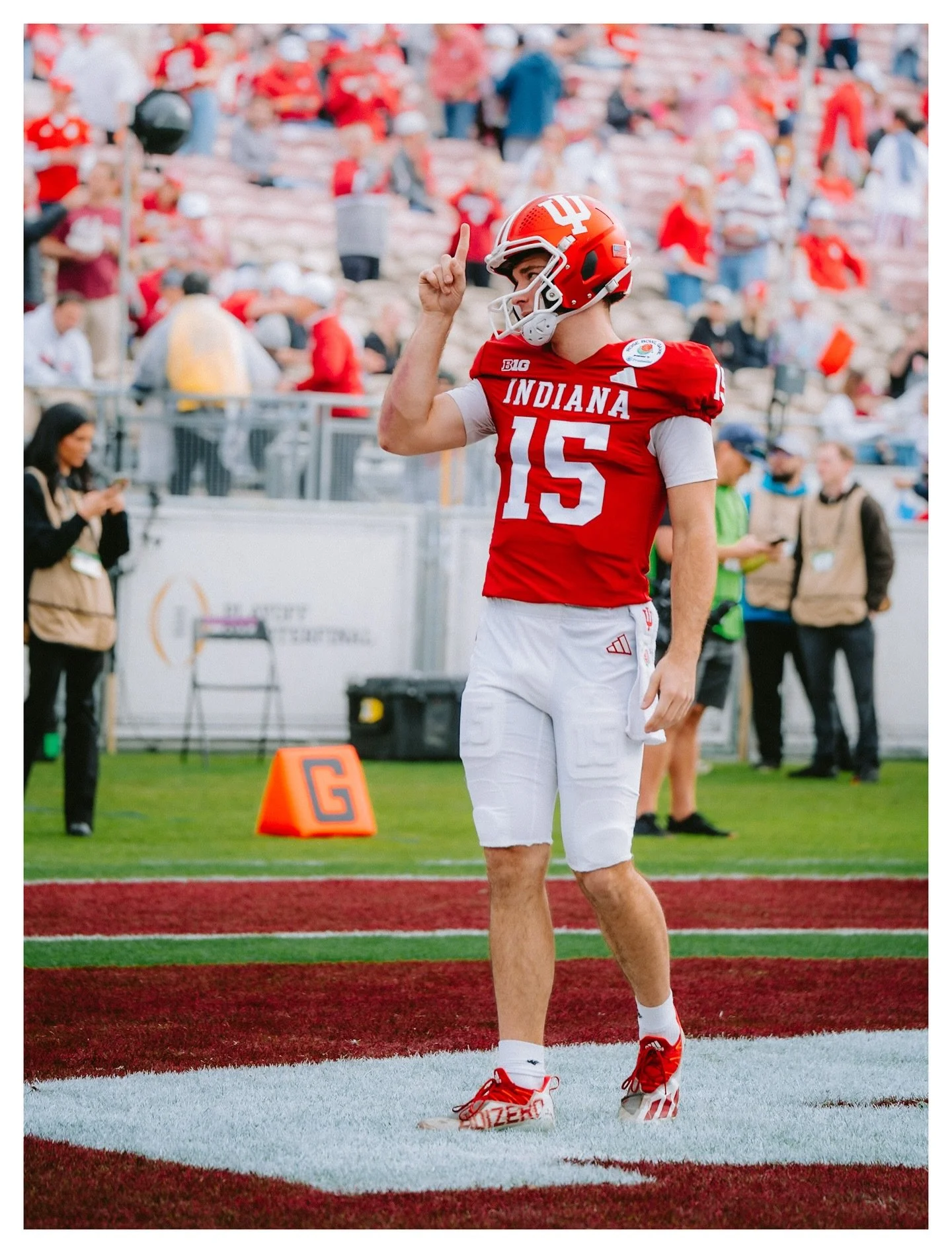 Rose Bowl, but vertical!

A few more Rose Bowl photos on the way down to Atlanta for the Peach Bowl!