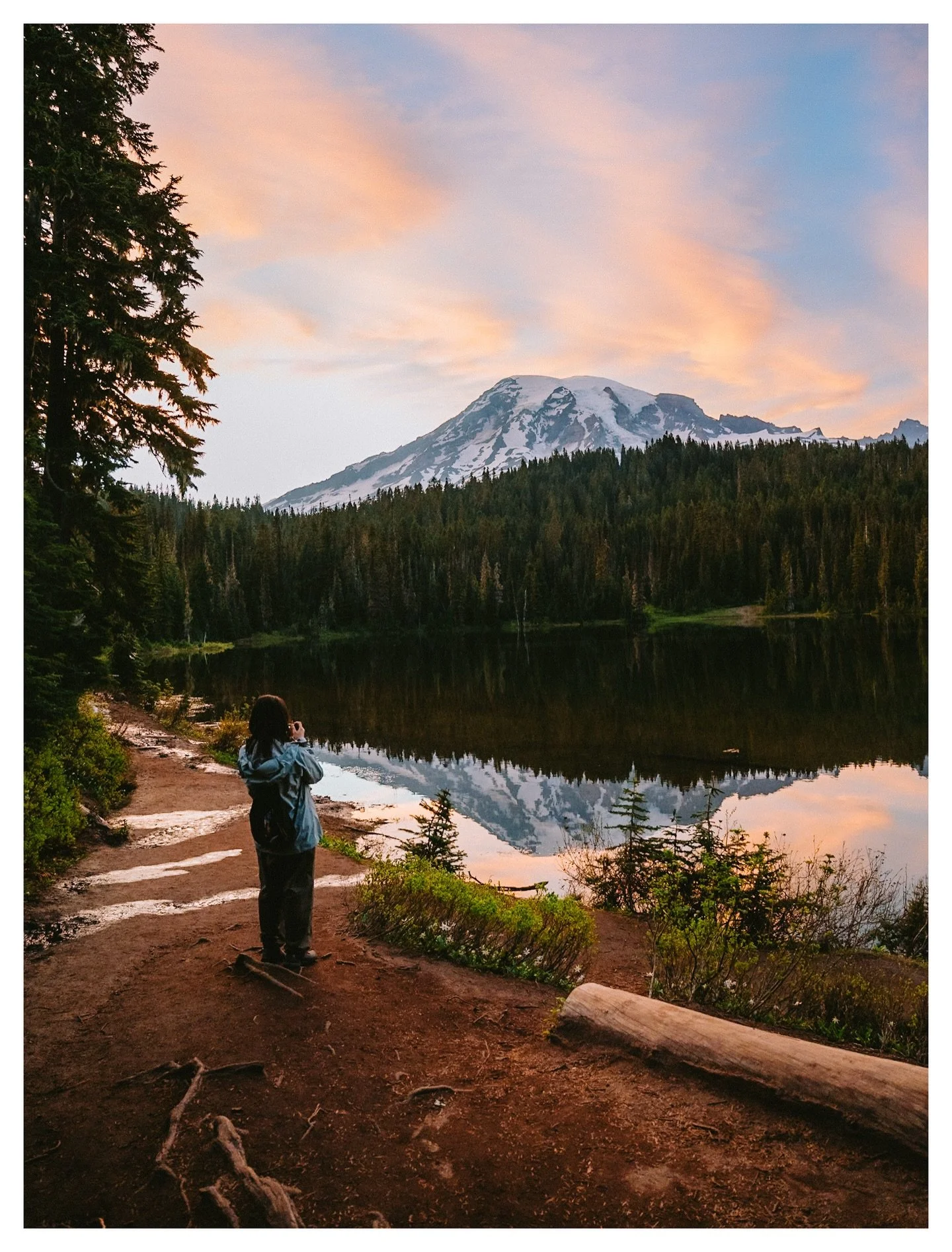 Excited for summer sunsets in beautiful places. 

#washington #mountrainier #pnw #nationalparks #travel