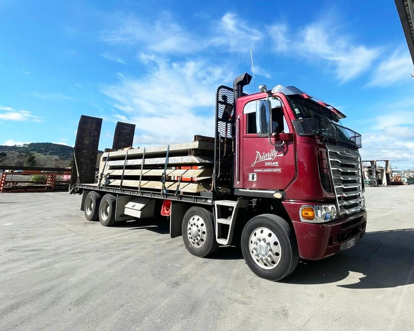 Priority Haulage Freightliner Argosy general truck hire in Auckland