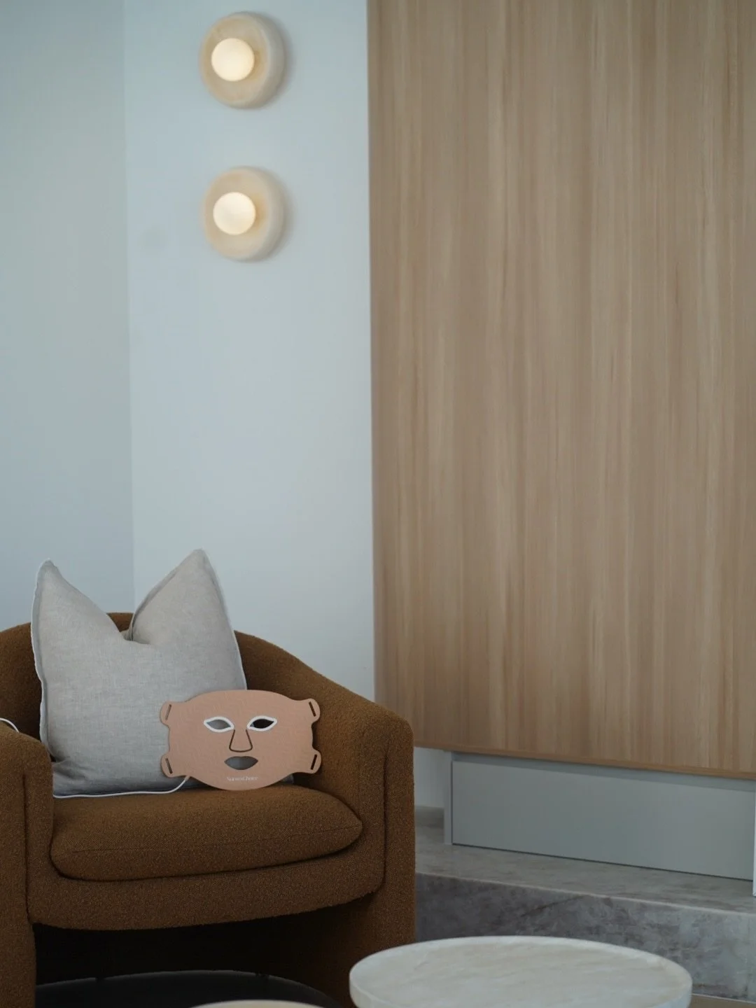 An at home ritual worth slowing down for.
The Nurses Choice LED Mask brings together red light therapy, skin rejuvenation and slow evenings at home. The kind of ritual you&rsquo;ll actually look forward to. Available to purchase in clinic.