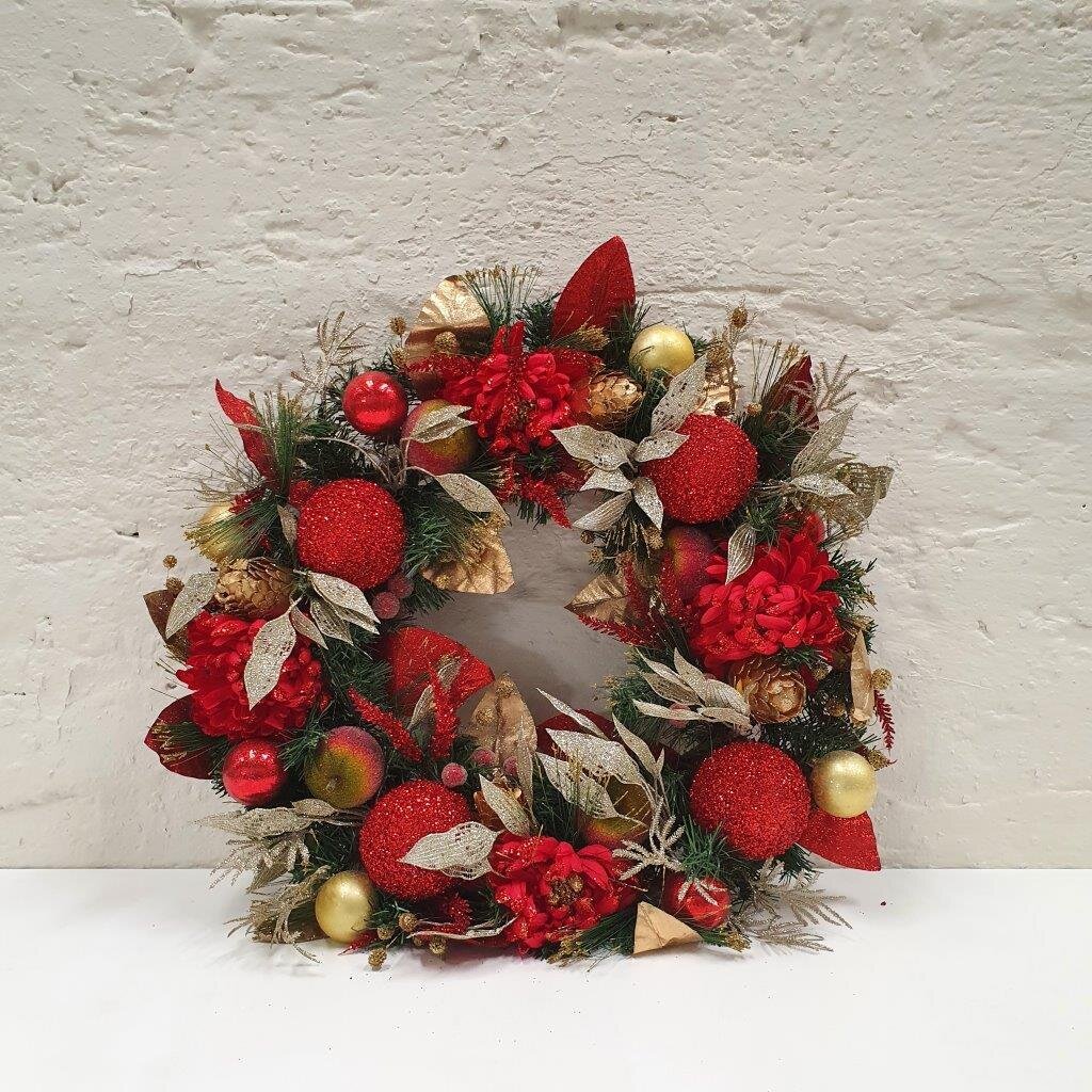 Christmas+wreath+with+red%2C+gold%2C+silver+fruit+leaves+%26+baubles+v1+e.jpg