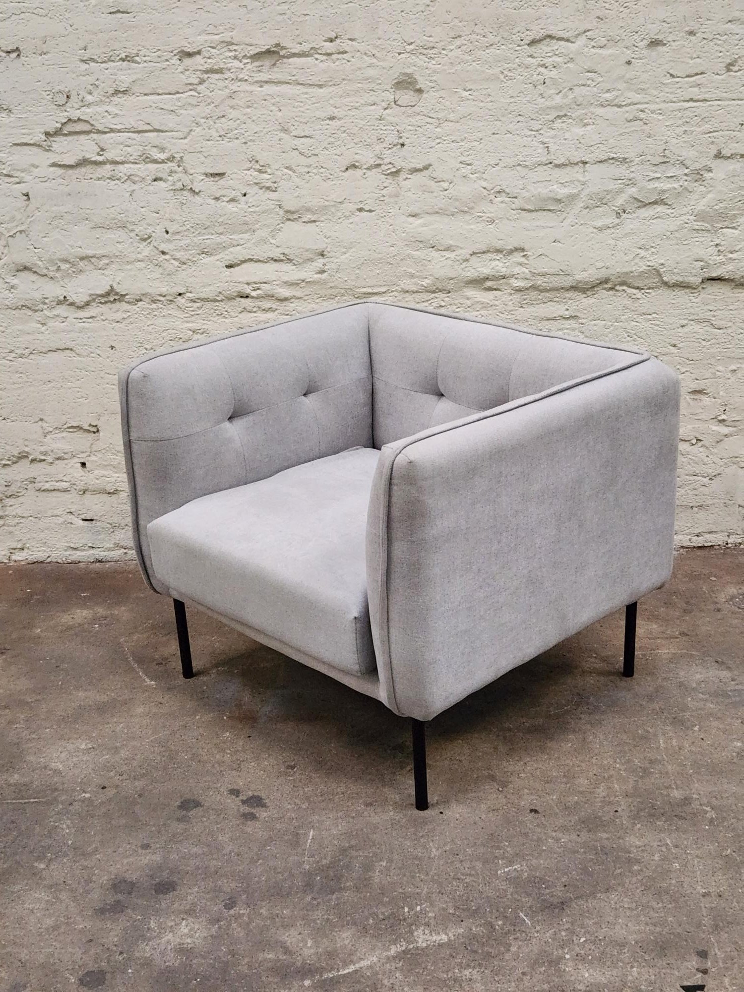 Manhattan+Armchair+Grey+angle+view+e.jpg