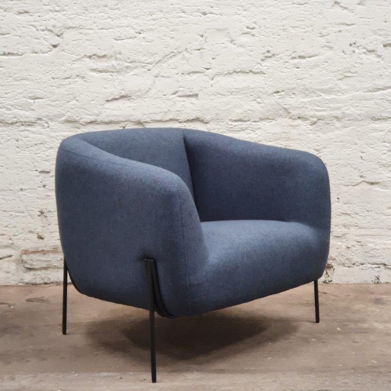 Barcelona+armchair+midnight+blue+1+e.jpg
