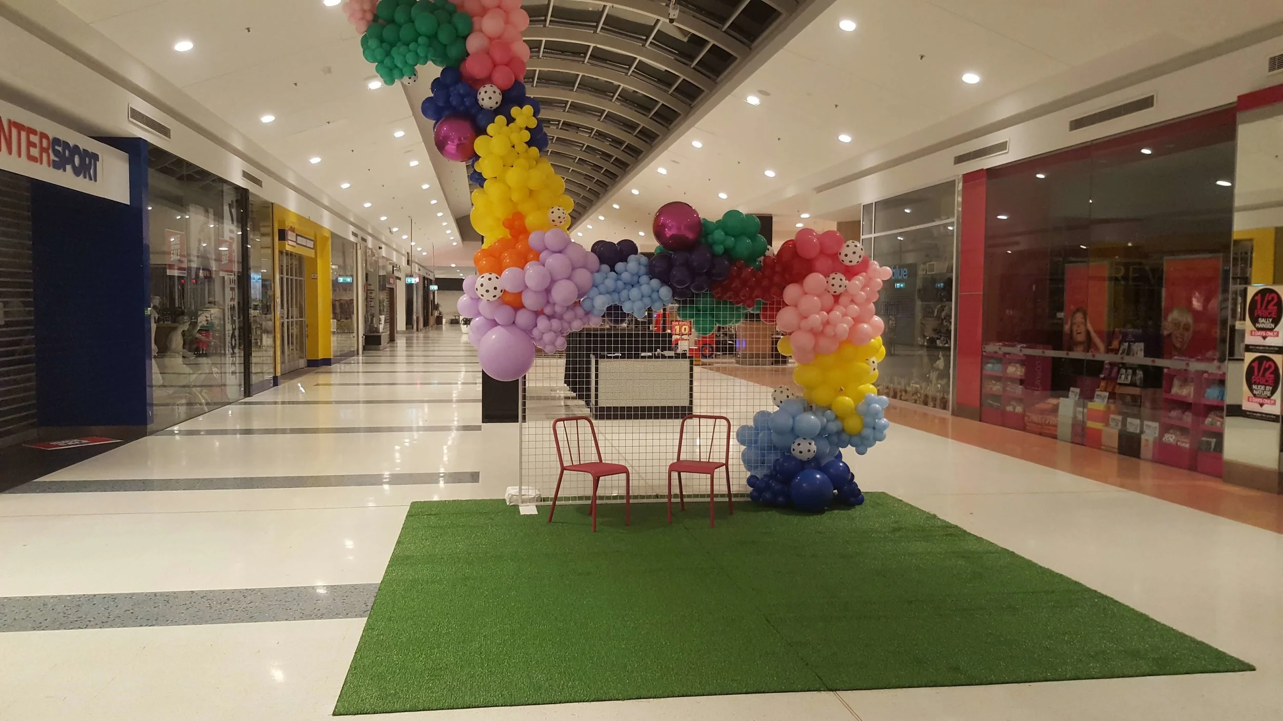 Astro+turf+with+baloon+garland+%281%29+%281%29+w.jpg