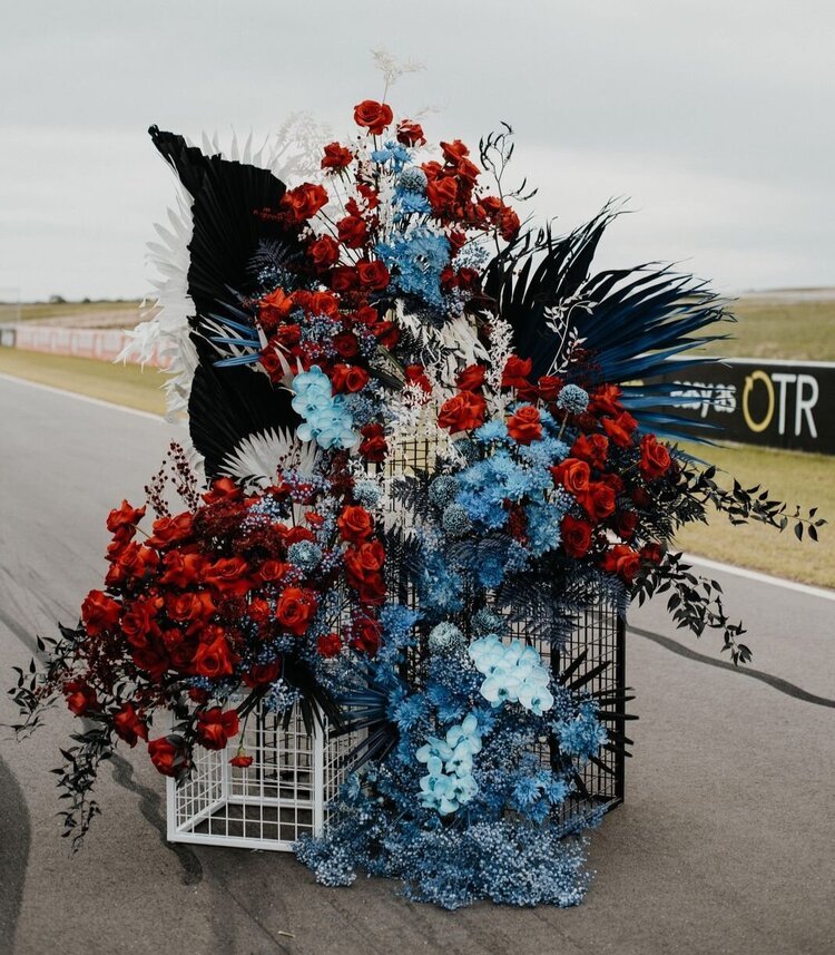 Mesh Plinths Black and white with flowers at The Bend e.jpg