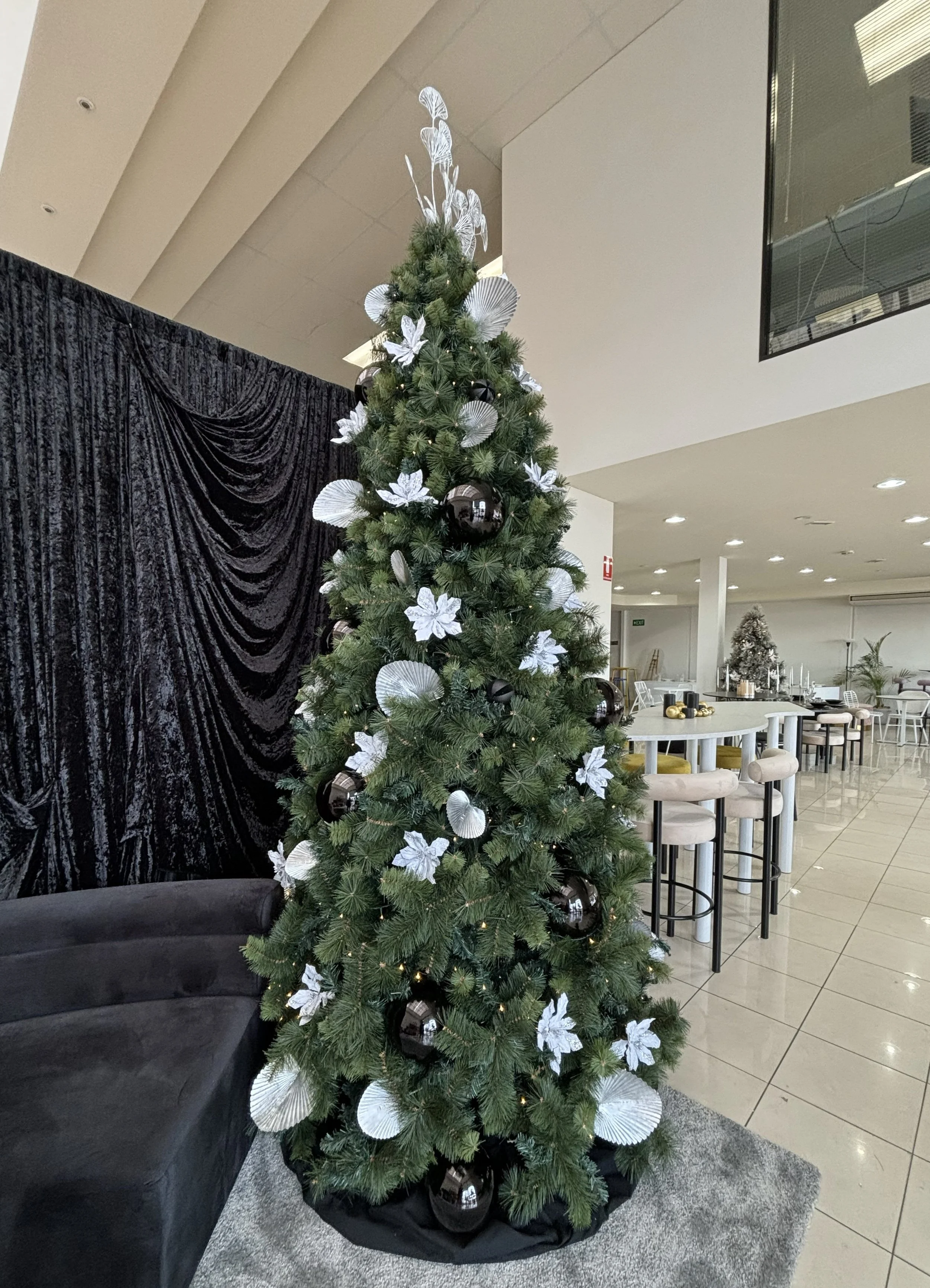 Christmas Tree - Decorated - 3m H.jpg