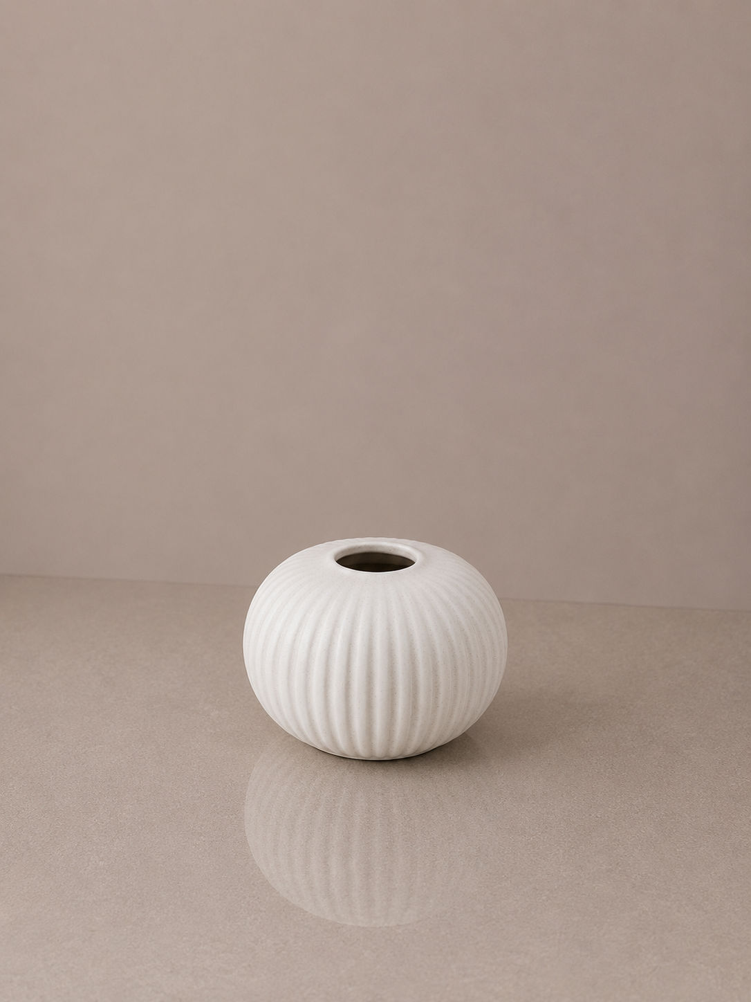 Ceramic White Ribbed Round Vase
