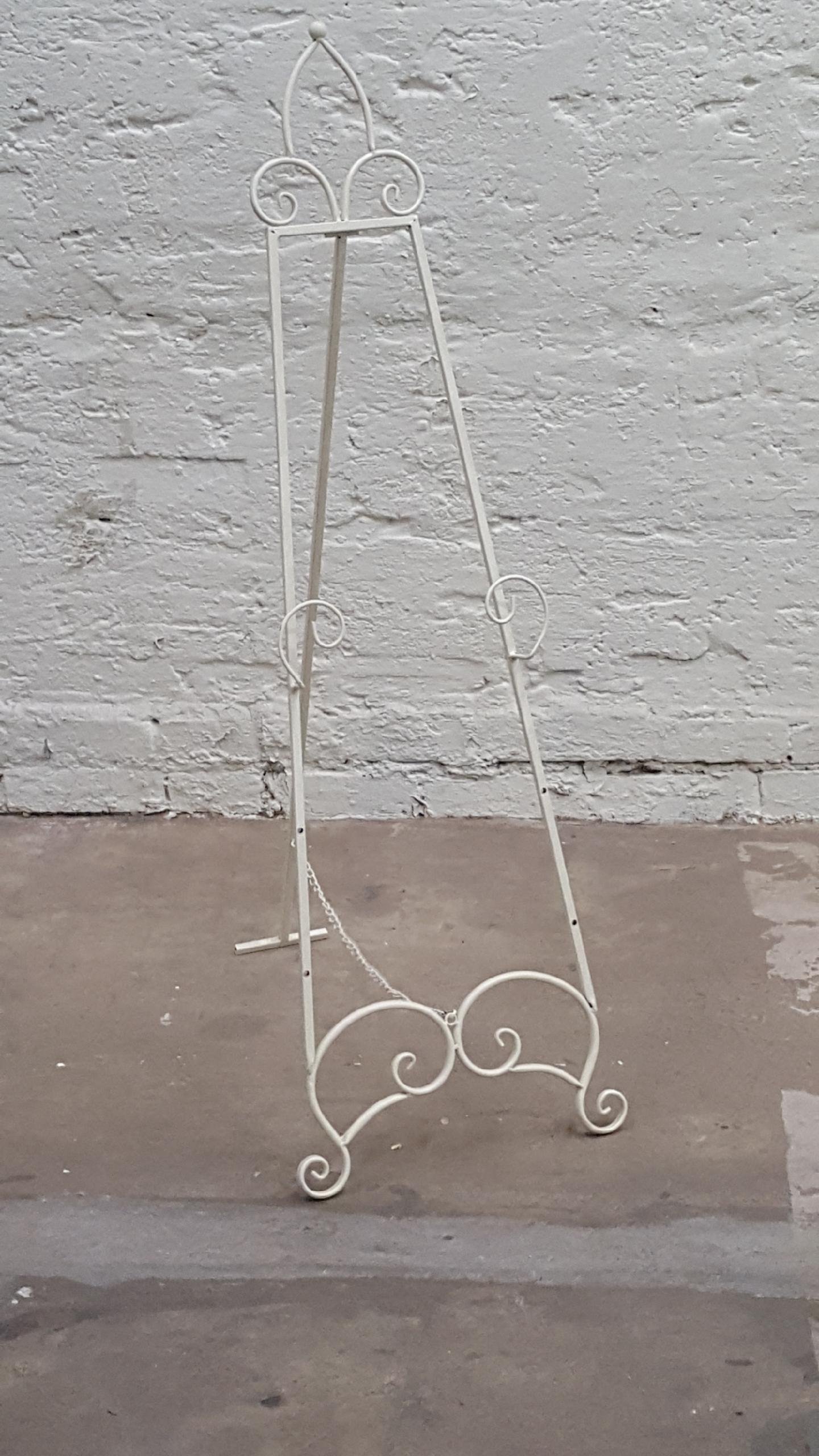 Metal Antique Easel - White.jpeg