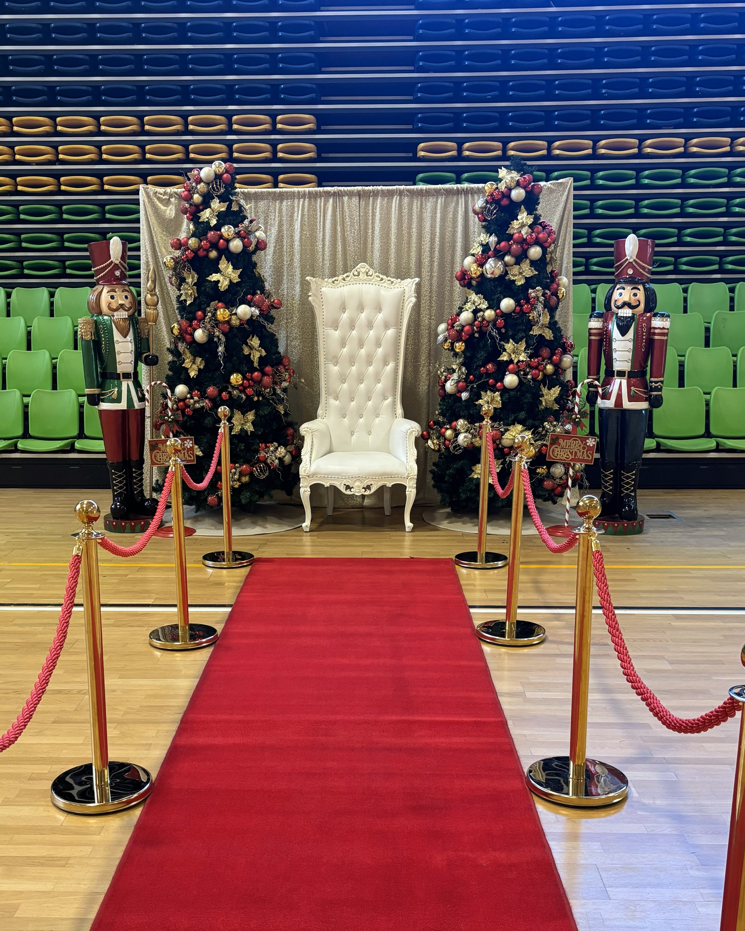 Christmas Tree - Red & Gold Trimmings and Nutcrackers 2.jpg
