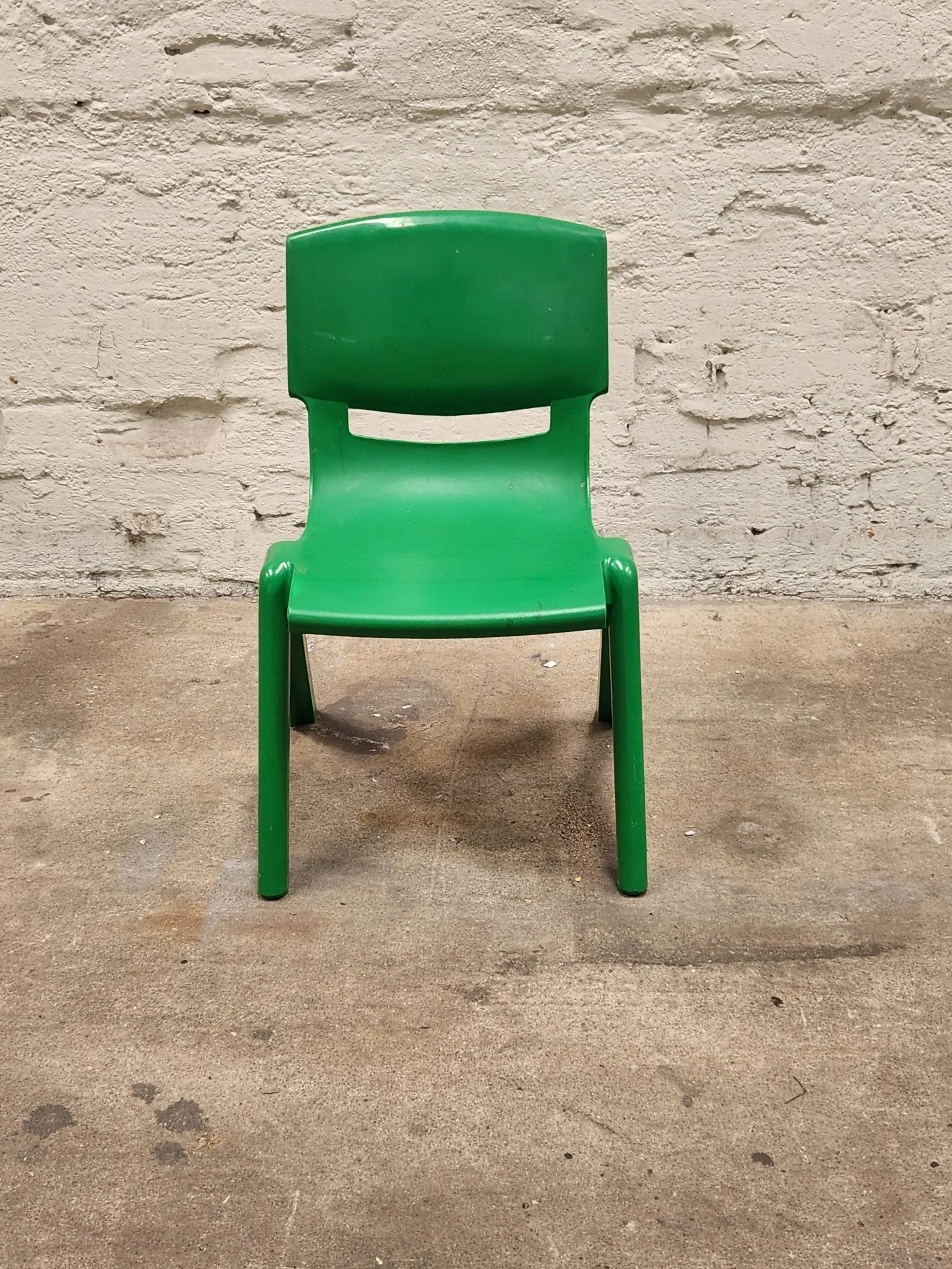 Epcot Children's Chair - Front View - Green e.jpg