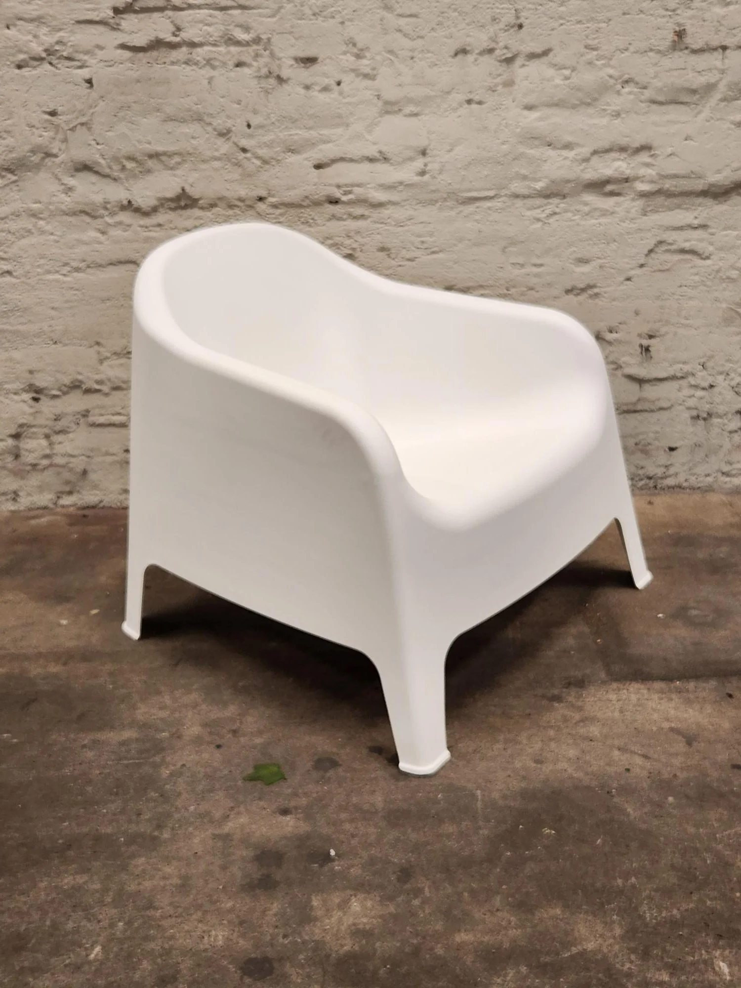 Miami Lounger Chair - White - Angle View e.jpg