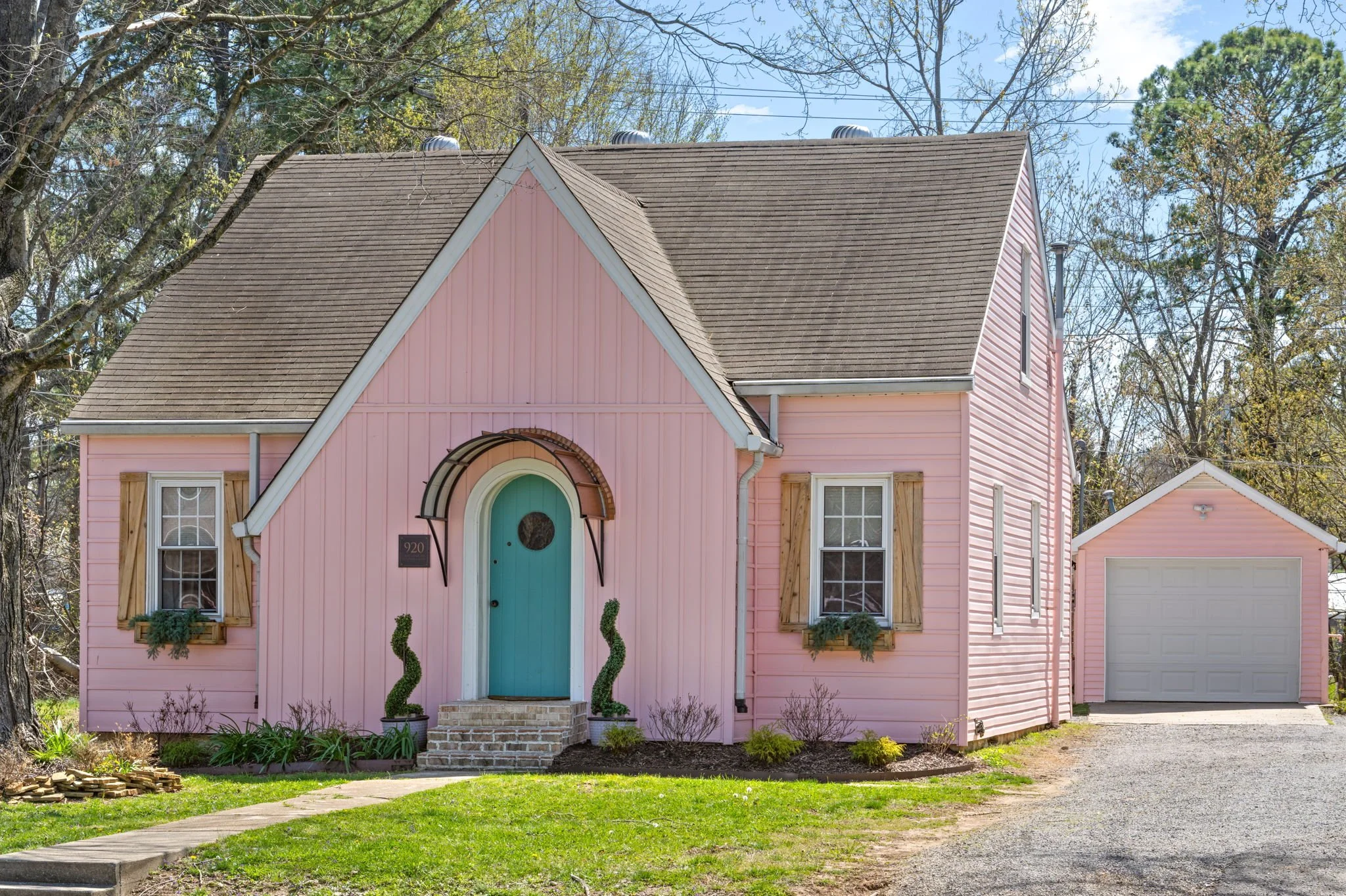 1-web-or-mls-920-crossland-ave.jpg
