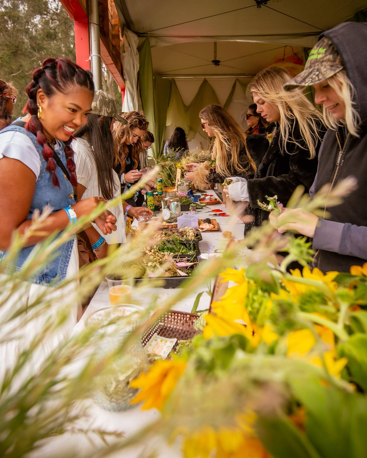 Applications are now live to volunteer with us @outsidelands this August 🌼
We will be giving out FREE diy boutonnières, displaying our flower wall and aroma lounge and most of all sharing the importance of sustainability in the flower indus