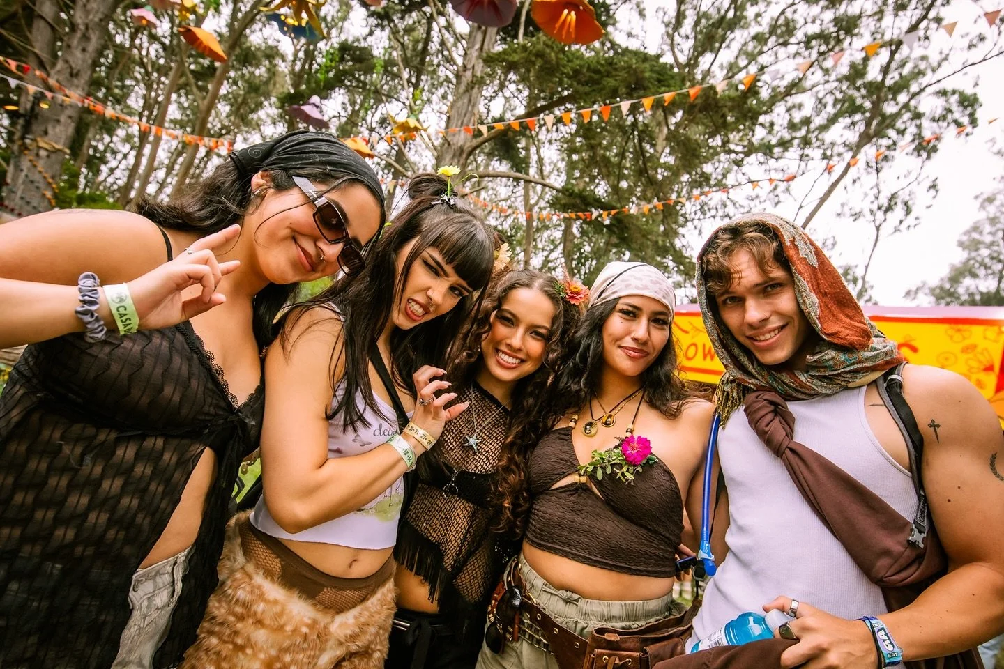 Did your crew stop by for free flowers at Flower Lands? We love swagging people out in some botanical bling 🌼🤘
📸 @therockinryan