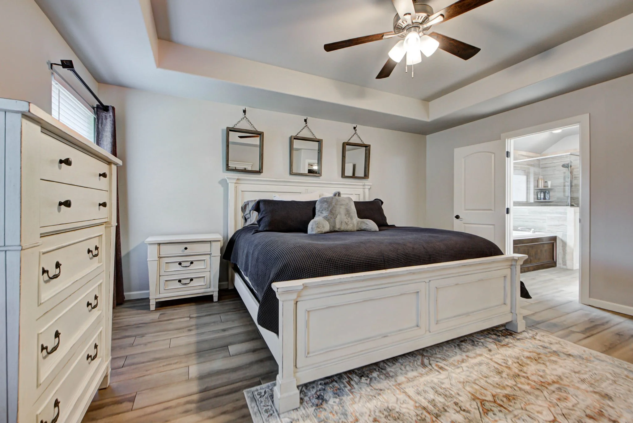 27-web-or-mls-4117 Carmina Drive-27.jpg