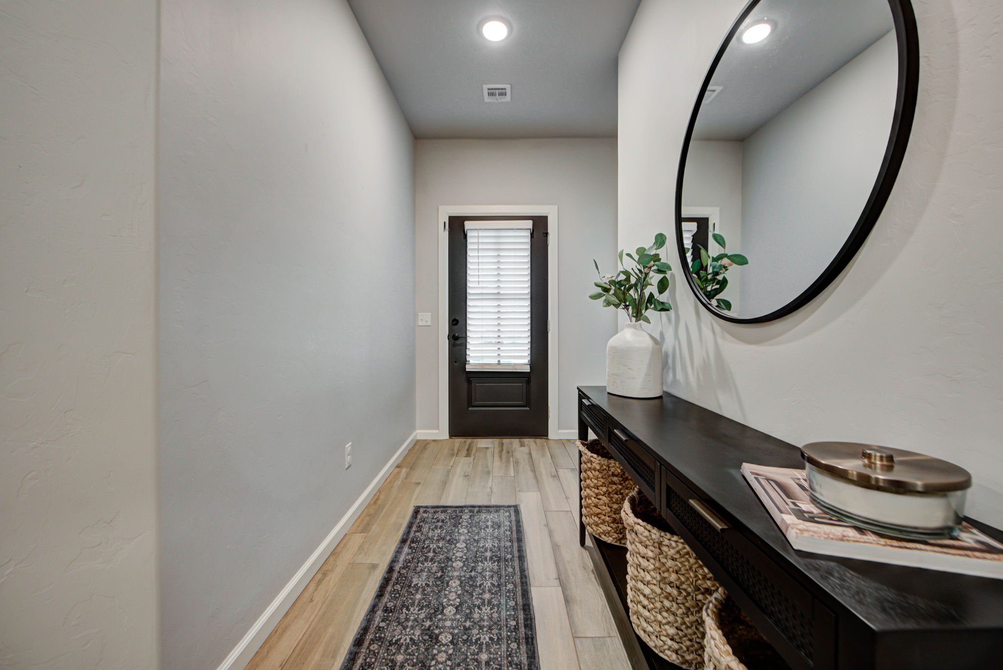 7-web-or-mls-4117 Carmina Drive-7.jpg