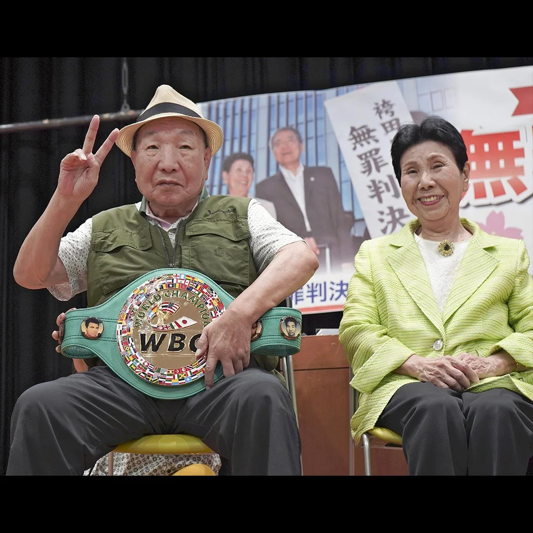 wao and Hideko at a gathering with supporters