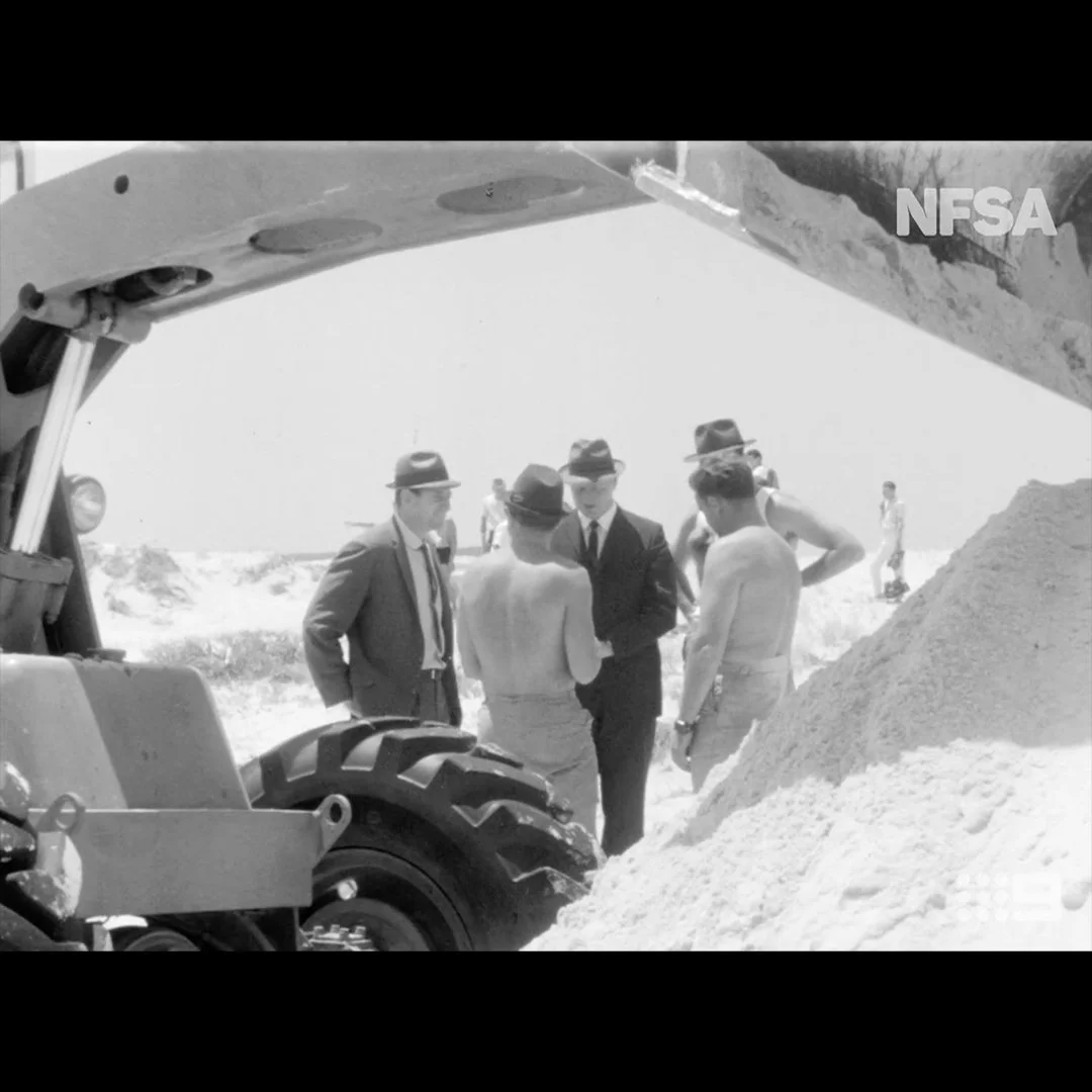 Detectives and searchers on the beach
