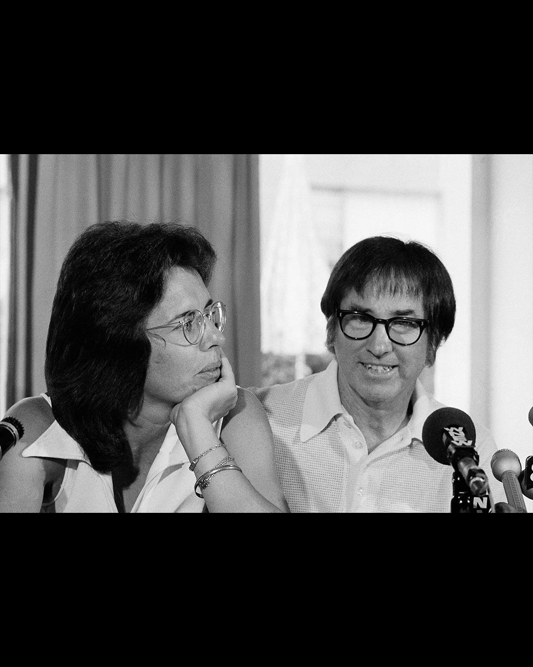 Billie Jean King and Bobby Riggs at a press conference